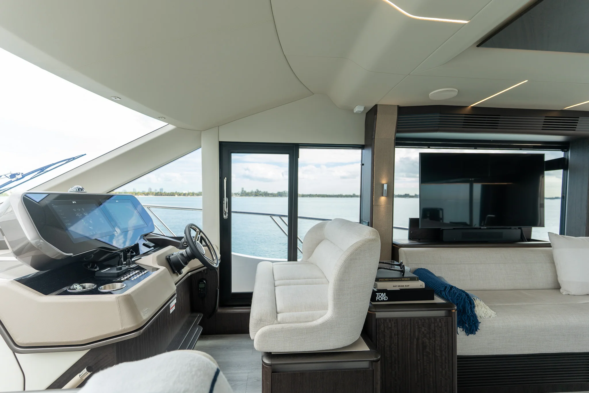 2025 Galeon 560 FLY Image Thumbnail #31