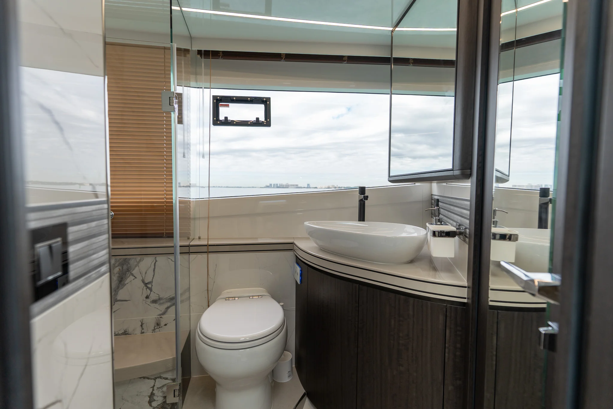 2025 Galeon 560 FLY Image Thumbnail #40