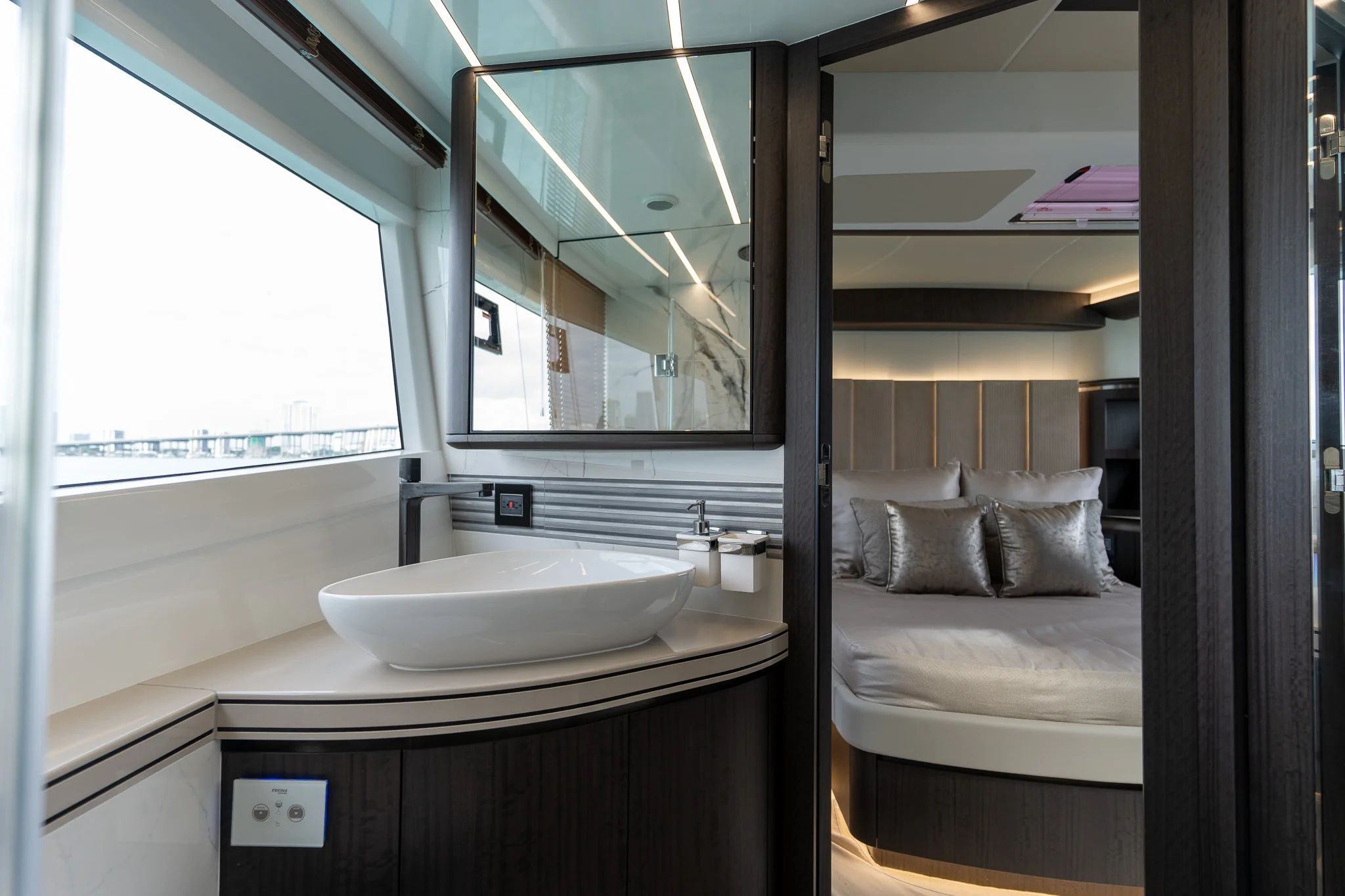 2025 Galeon 560 FLY Image Thumbnail #39