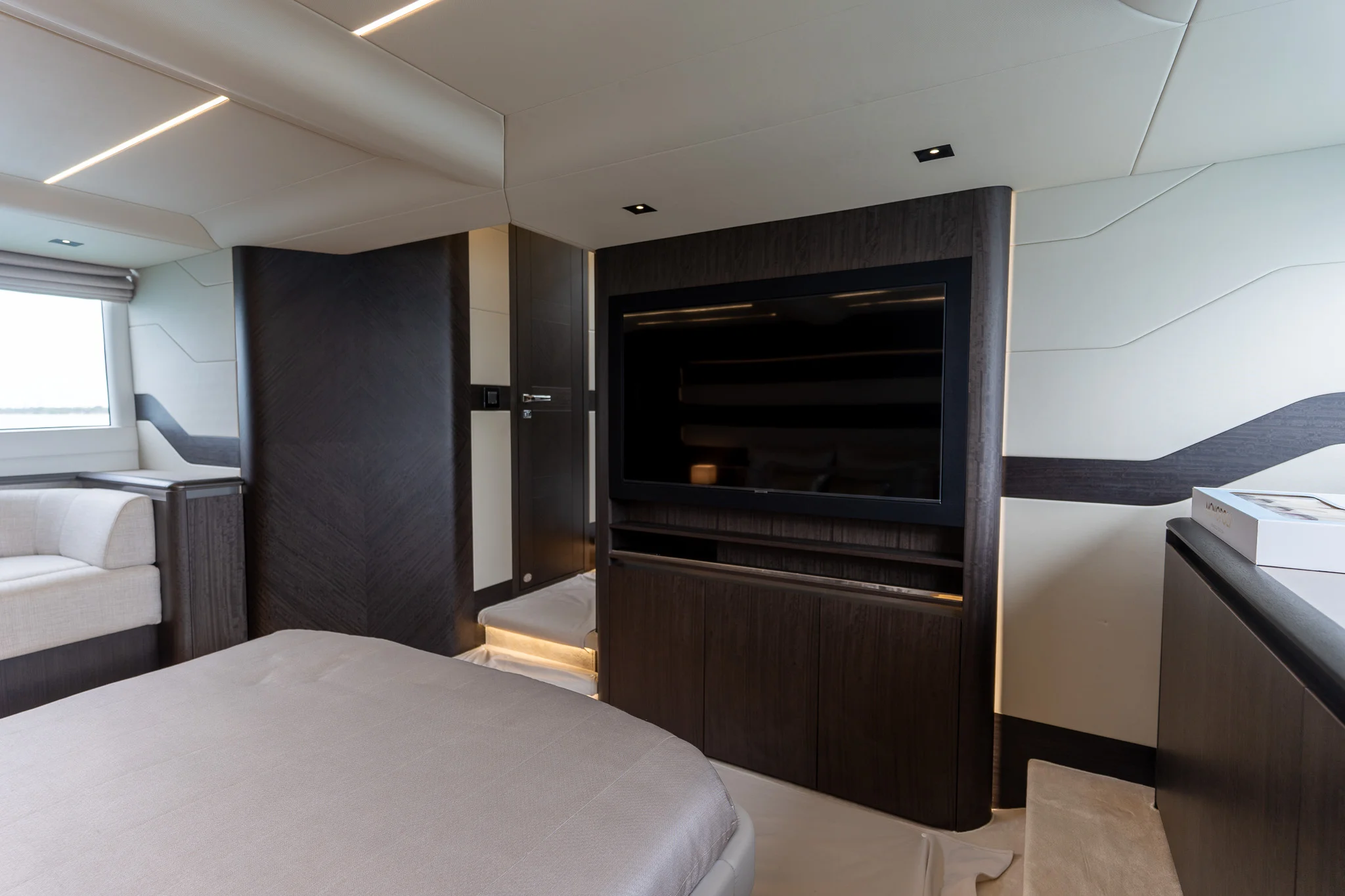 2025 Galeon 560 FLY Image Thumbnail #45