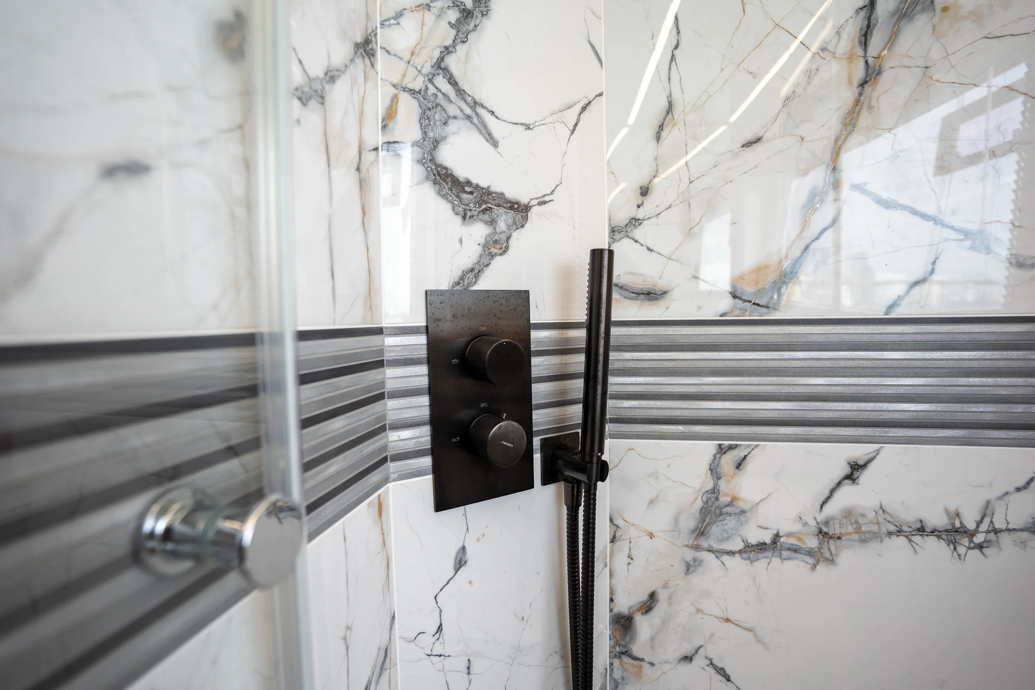 2025 Galeon 560 FLY Image Thumbnail #38