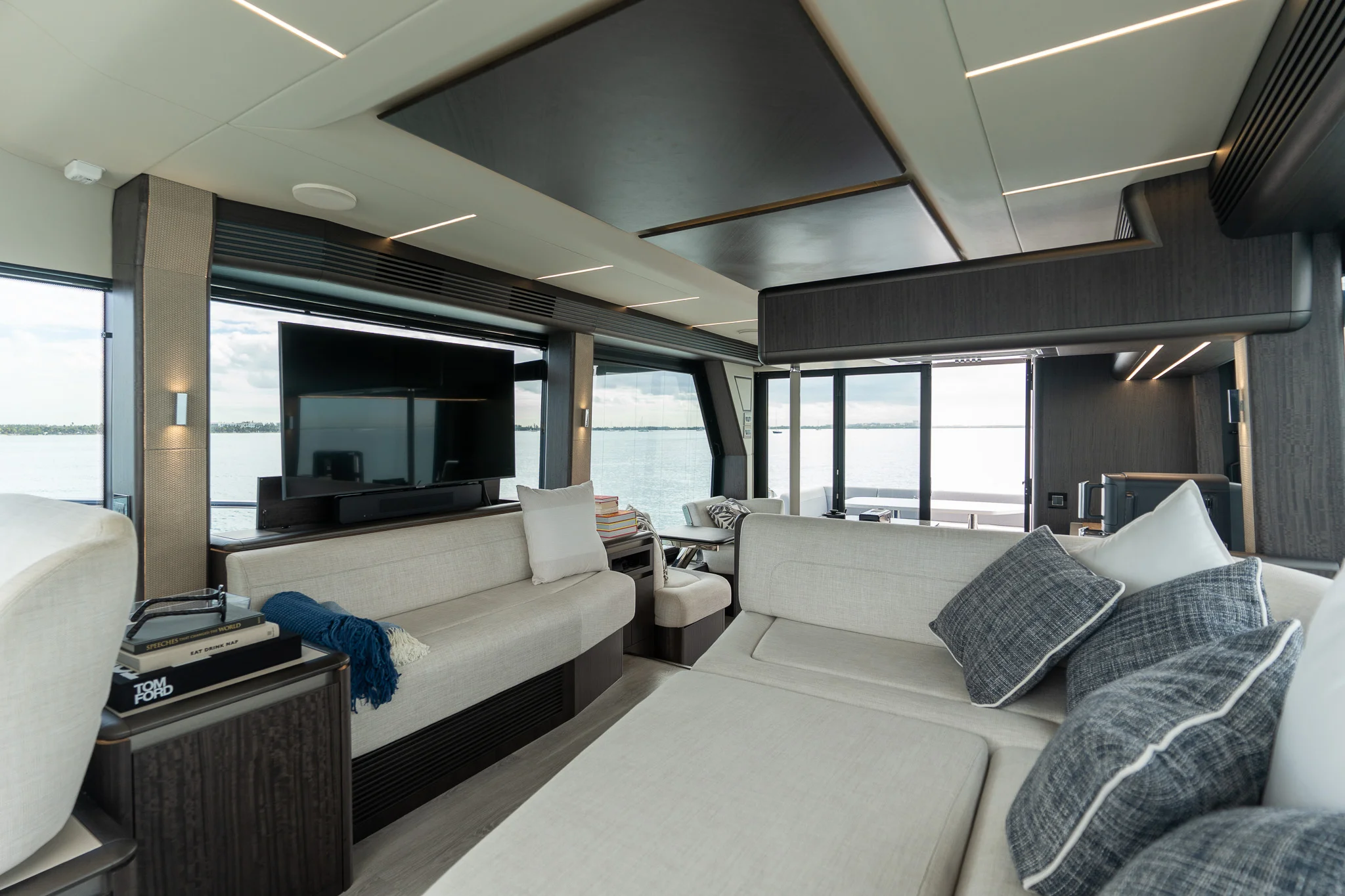 2025 Galeon 560 FLY Image Thumbnail #32