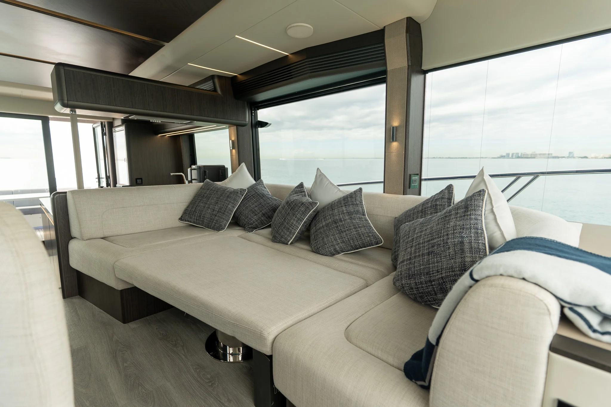 2025 Galeon 560 FLY Image Thumbnail #30