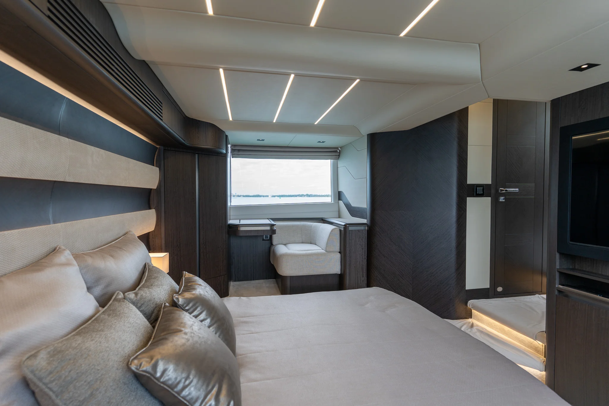 2025 Galeon 560 FLY Image Thumbnail #44