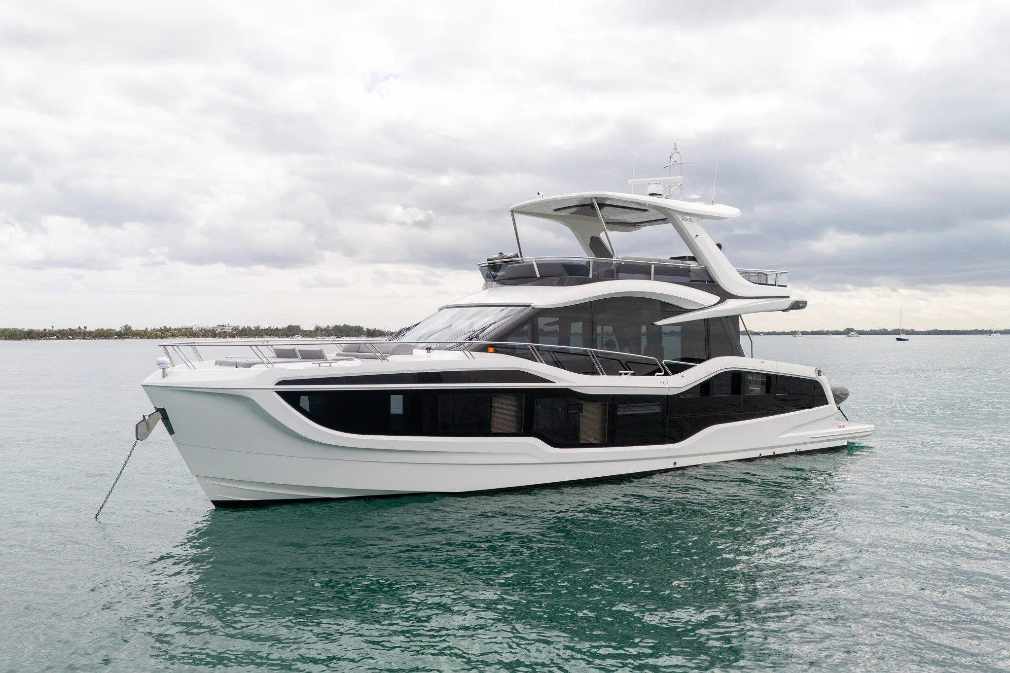 2025 Galeon 560 FLY Image Thumbnail #7