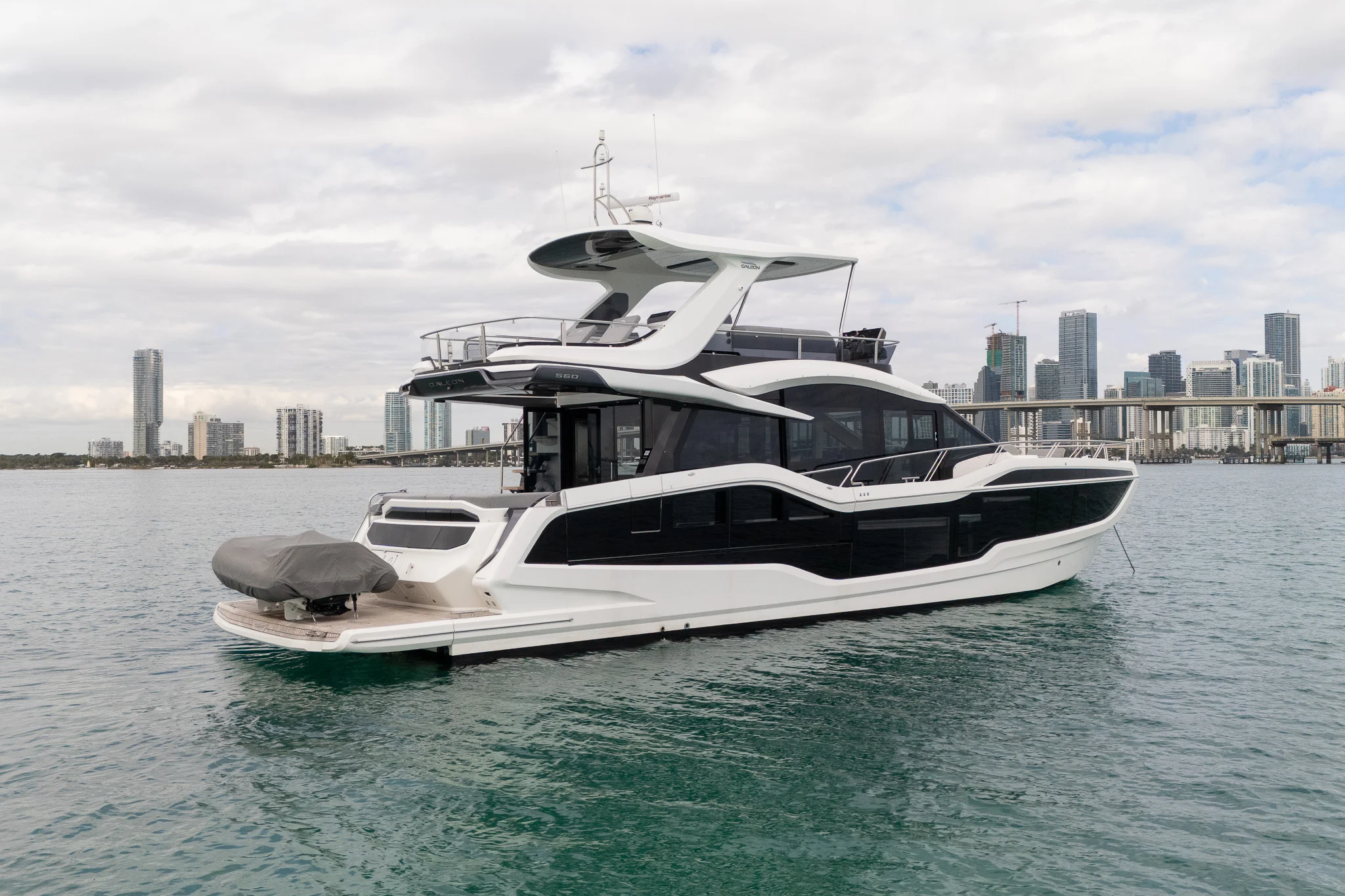 2025 Galeon 560 FLY Image Thumbnail #6