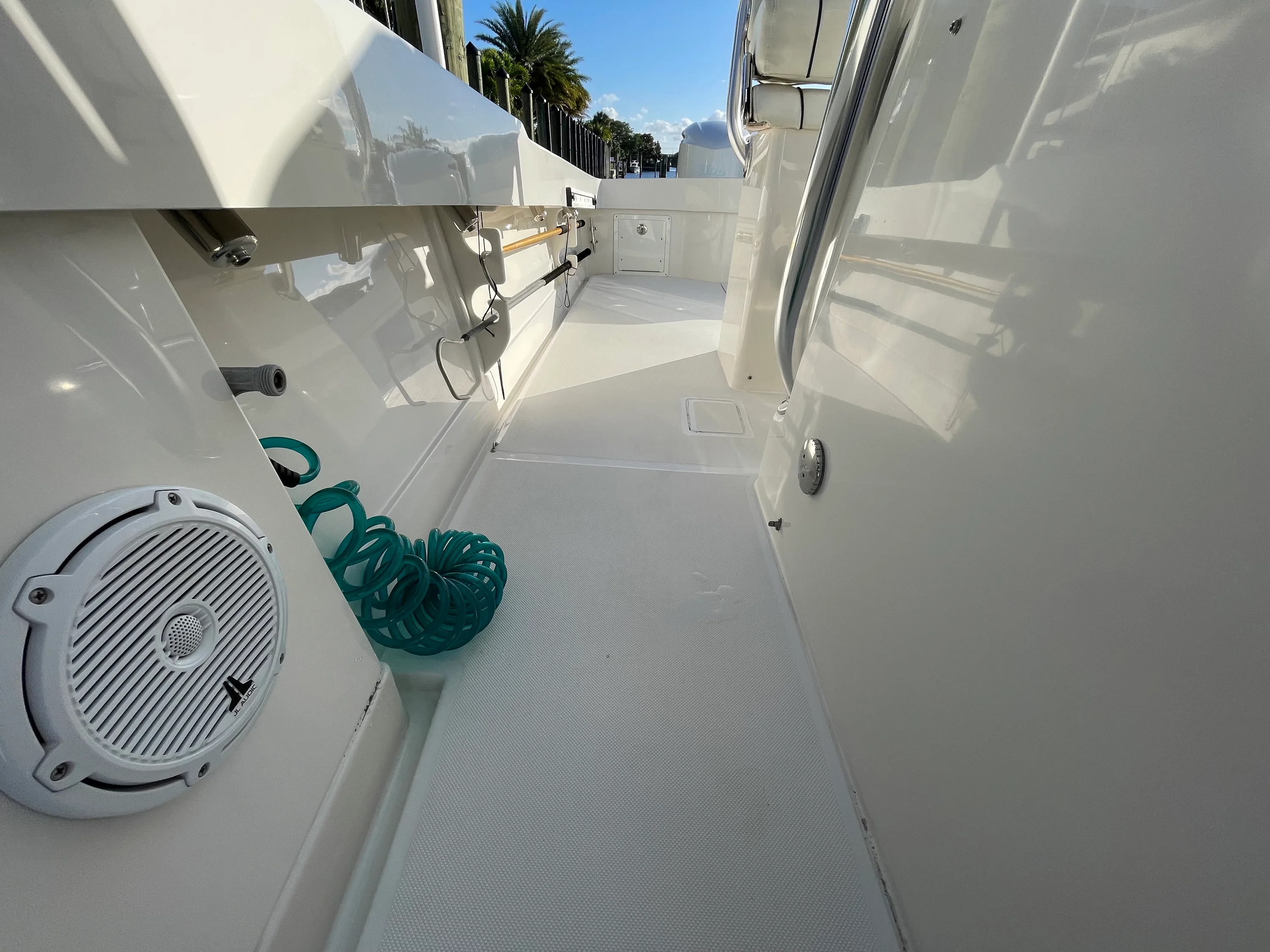 2014 Jupiter 32 CENTER CONSOLE Image Thumbnail #32