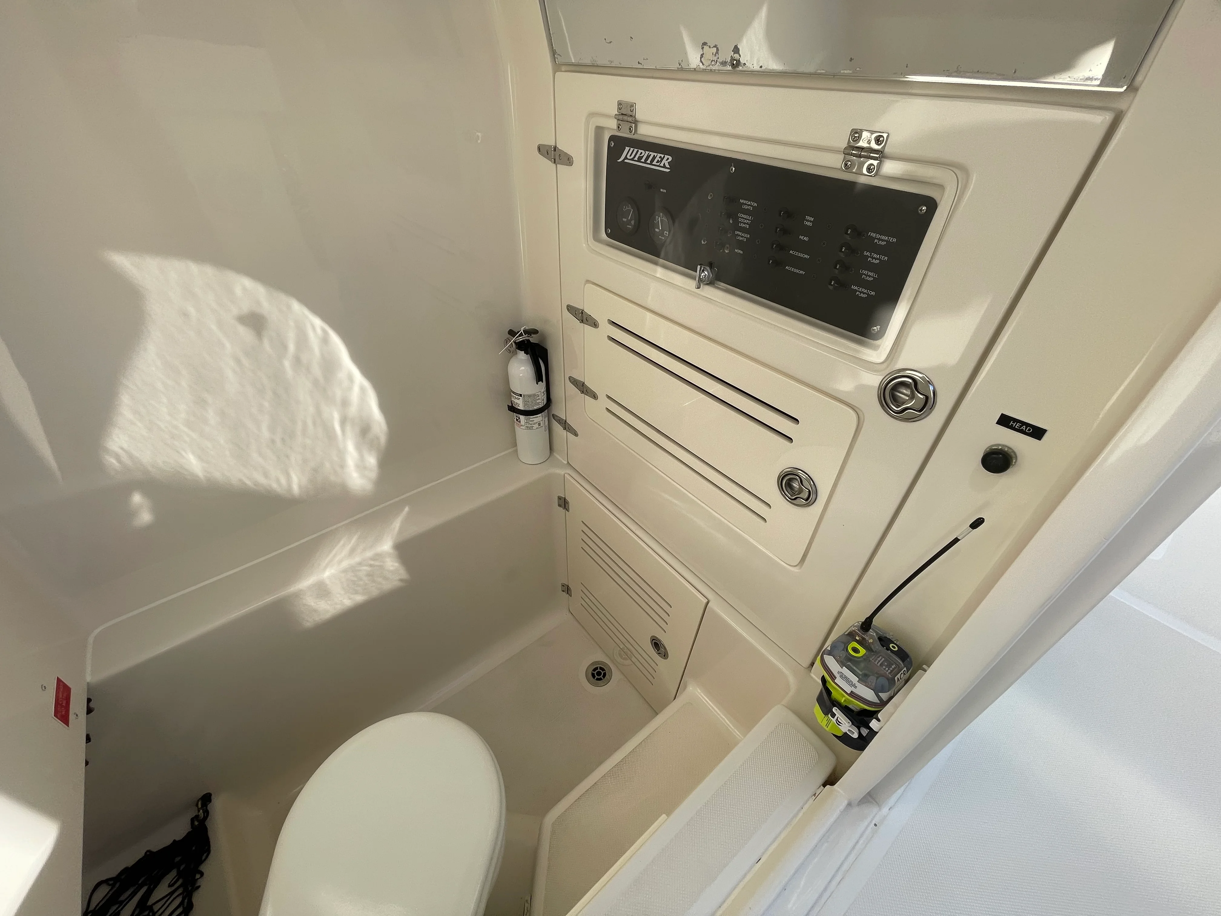 2014 Jupiter 32 CENTER CONSOLE Image Thumbnail #36
