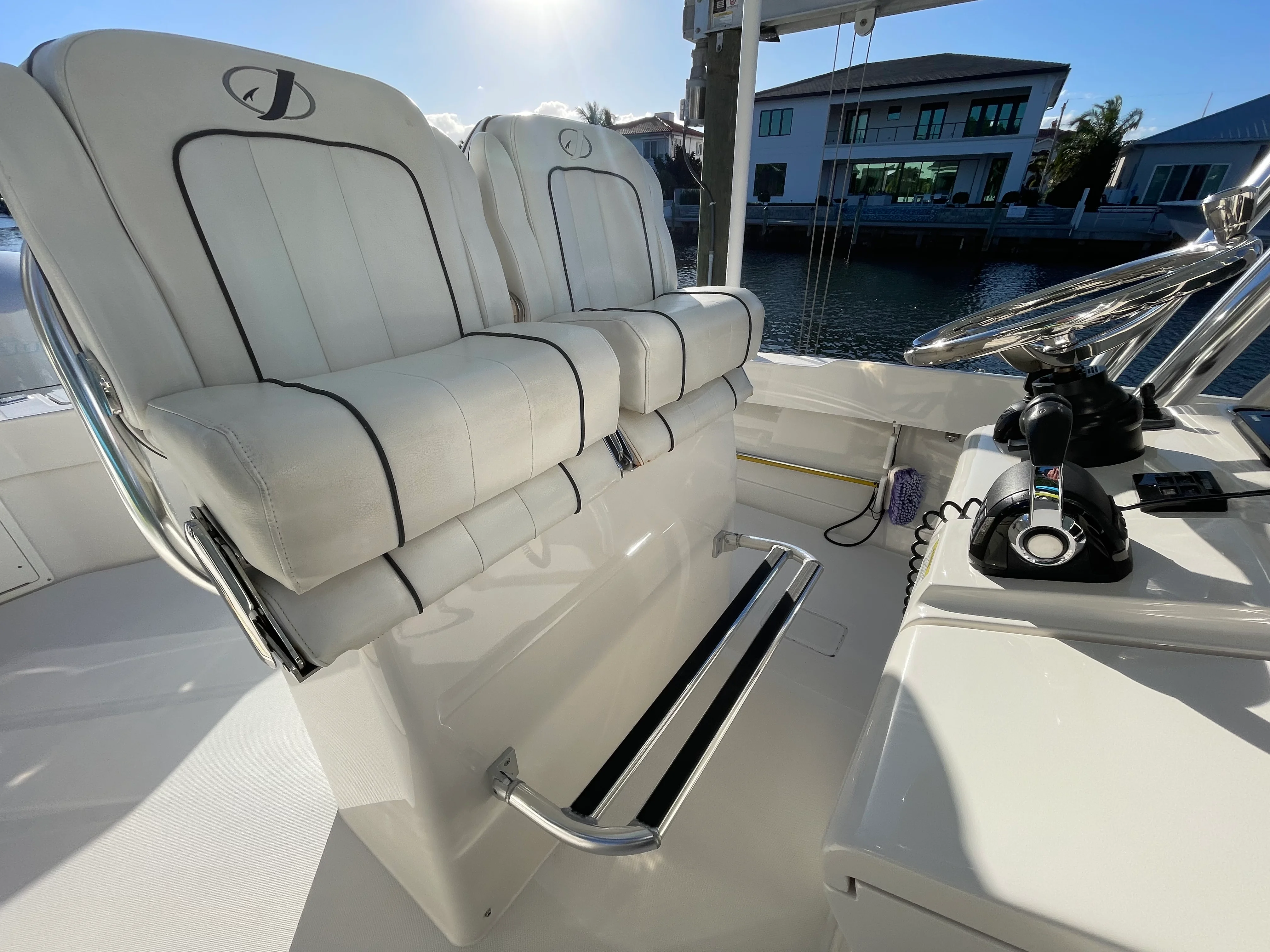 2014 Jupiter 32 CENTER CONSOLE Image Thumbnail #33