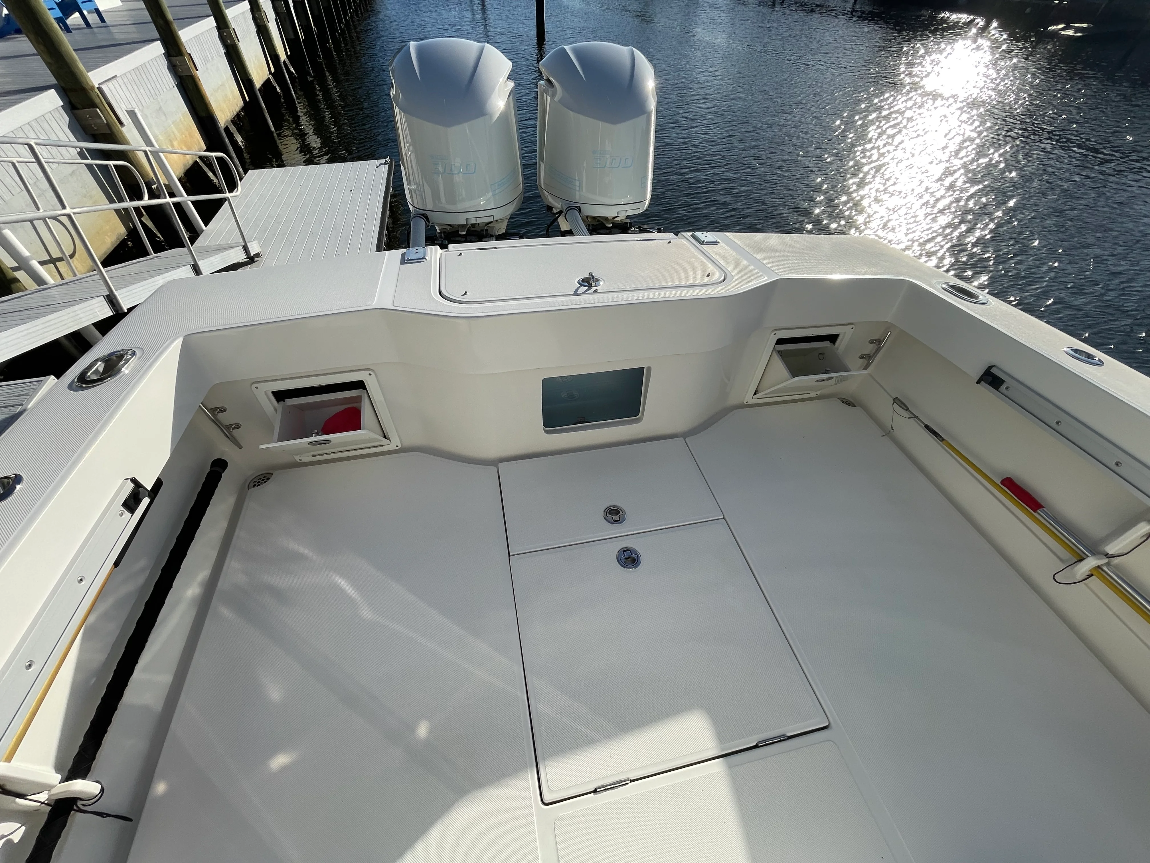 2014 Jupiter 32 CENTER CONSOLE Image Thumbnail #25