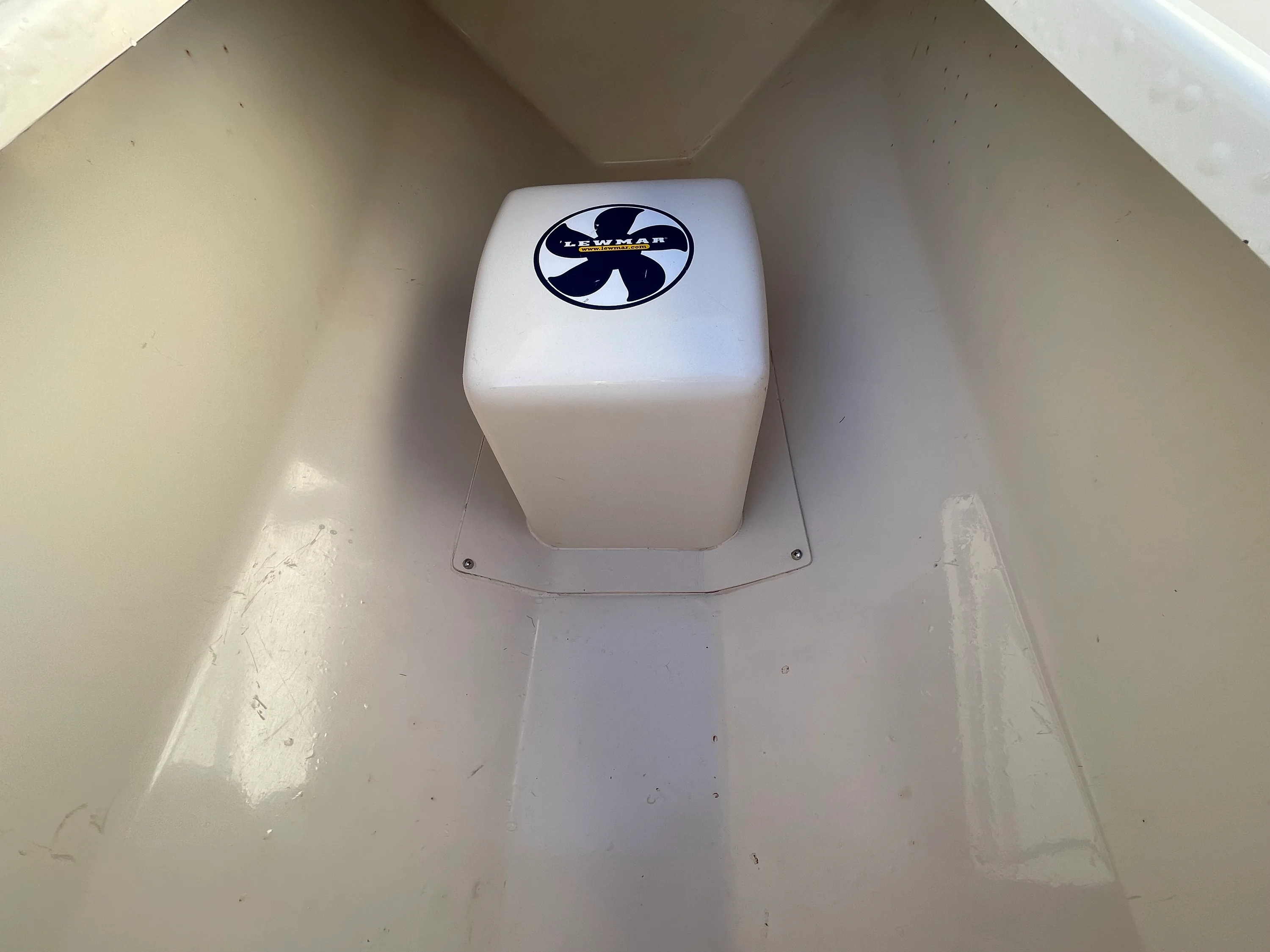 2014 Jupiter 32 CENTER CONSOLE Image Thumbnail #39