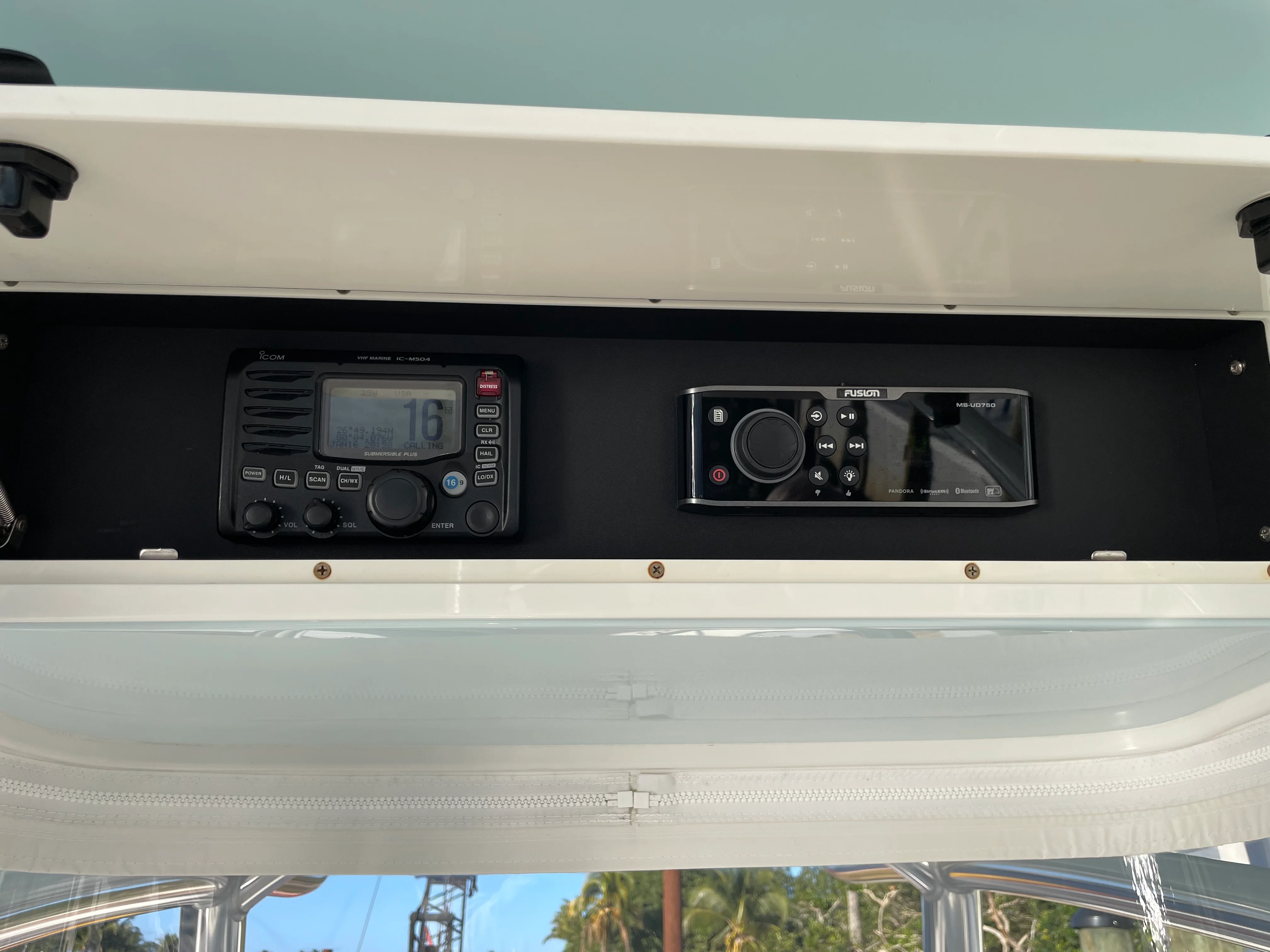 2014 Jupiter 32 CENTER CONSOLE Image Thumbnail #12