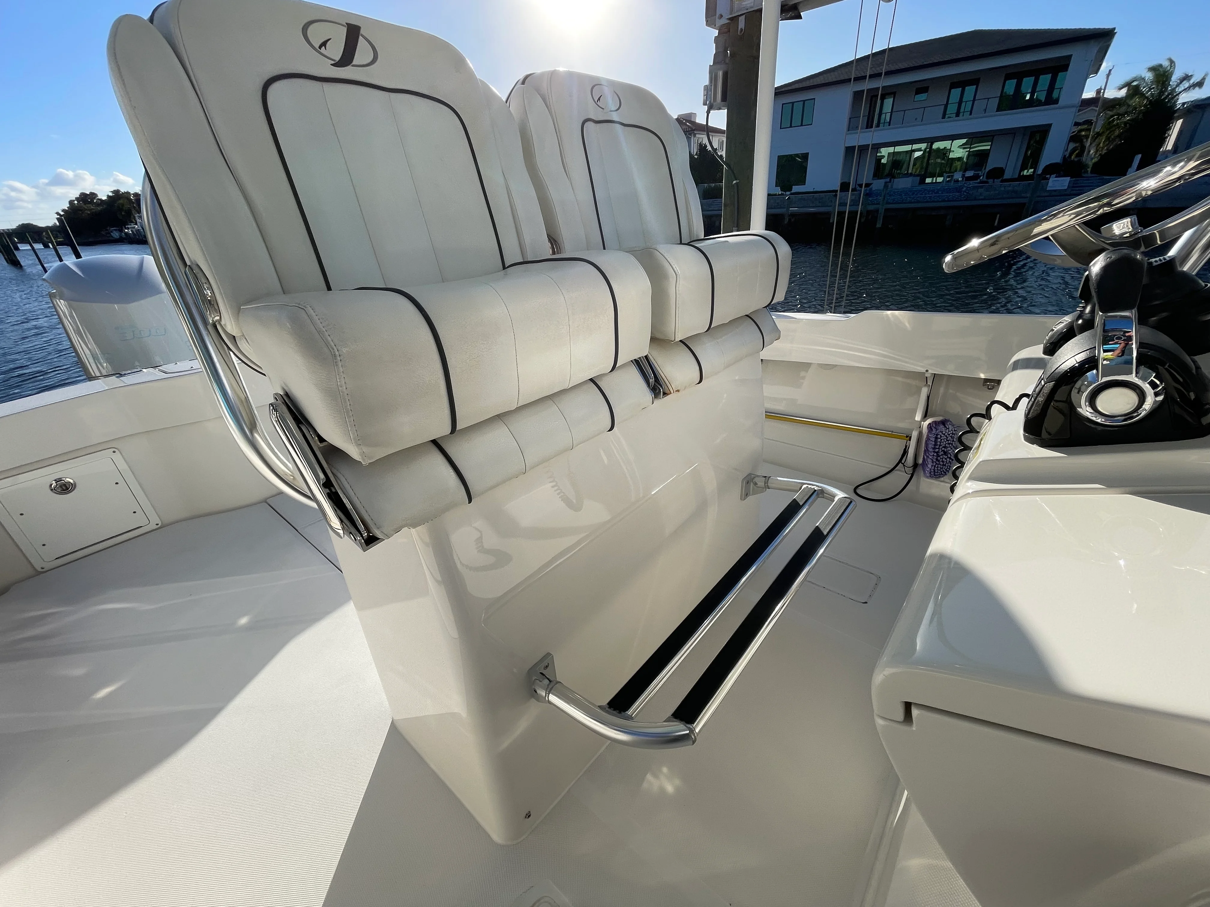 2014 Jupiter 32 CENTER CONSOLE Image Thumbnail #5