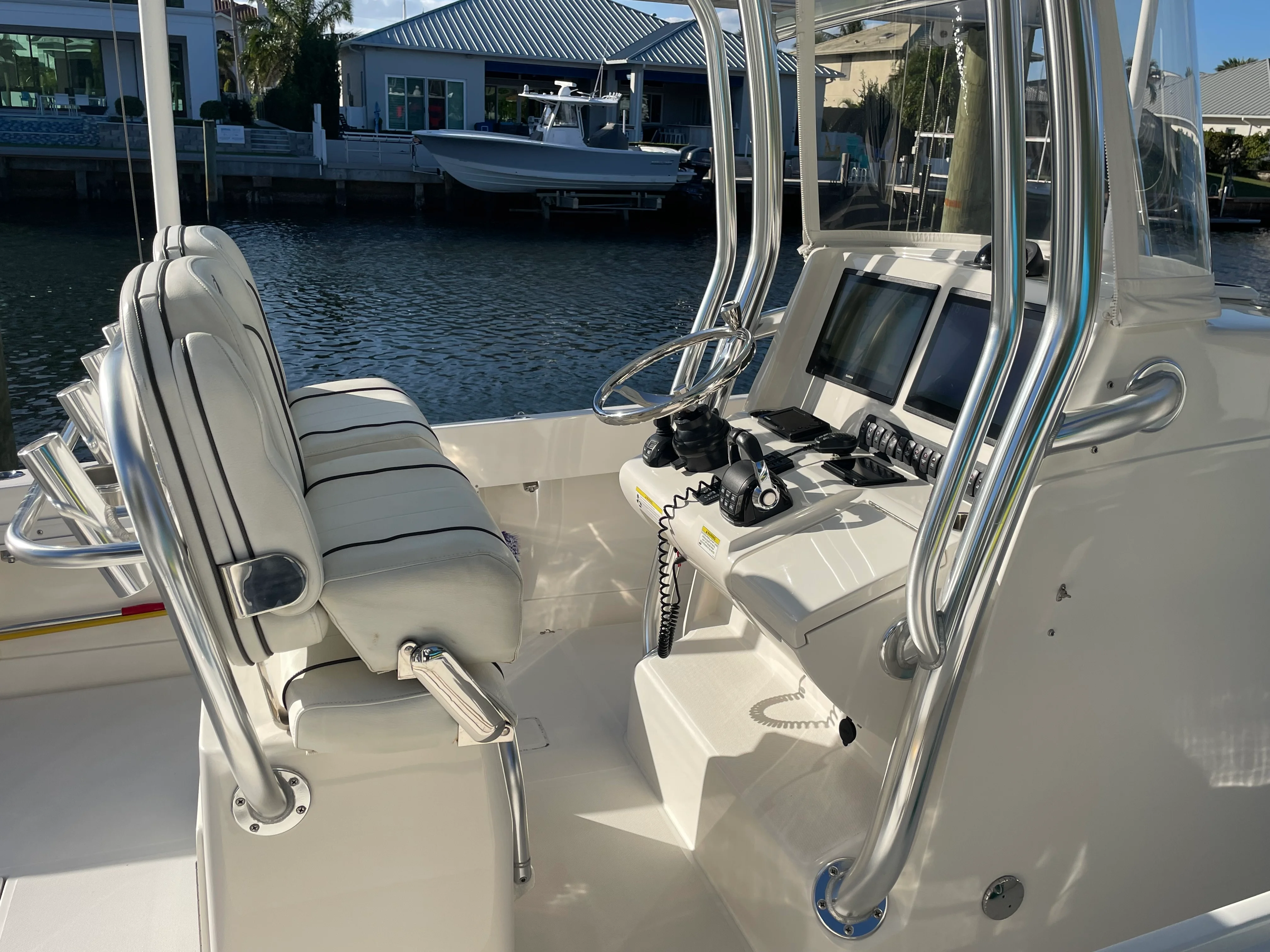 2014 Jupiter 32 CENTER CONSOLE Image Thumbnail #4