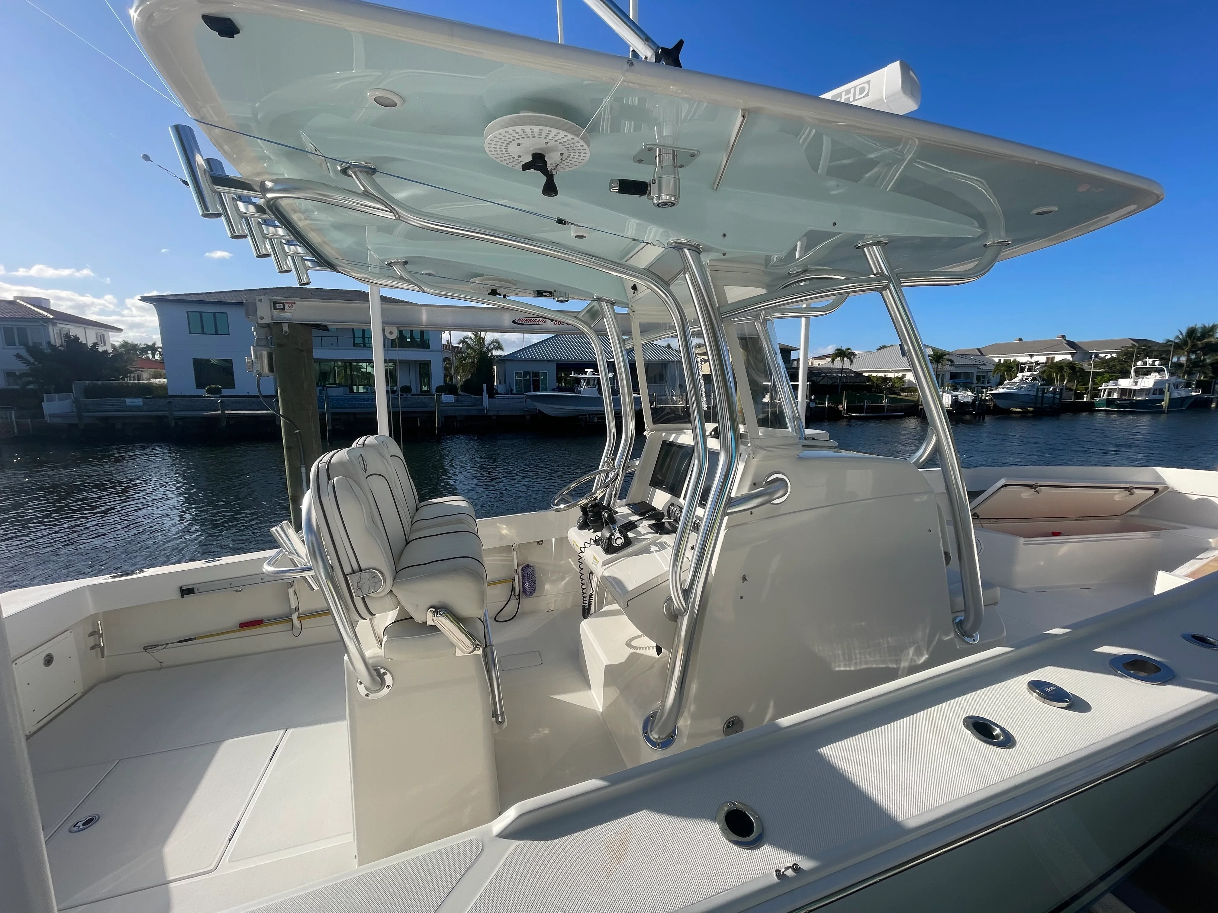 2014 Jupiter 32 CENTER CONSOLE Image Thumbnail #14