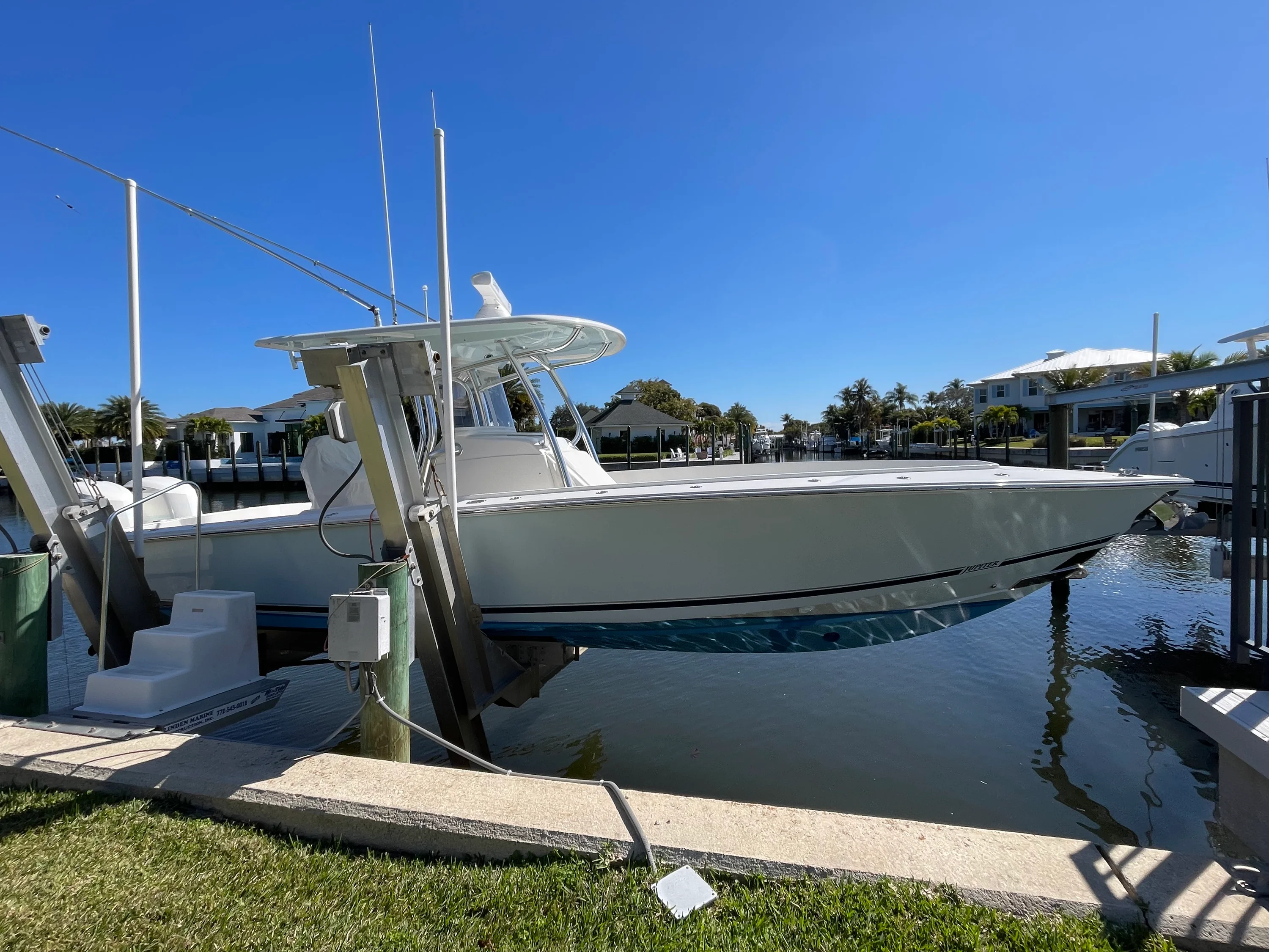 2014 Jupiter 32 CENTER CONSOLE Image Thumbnail #52