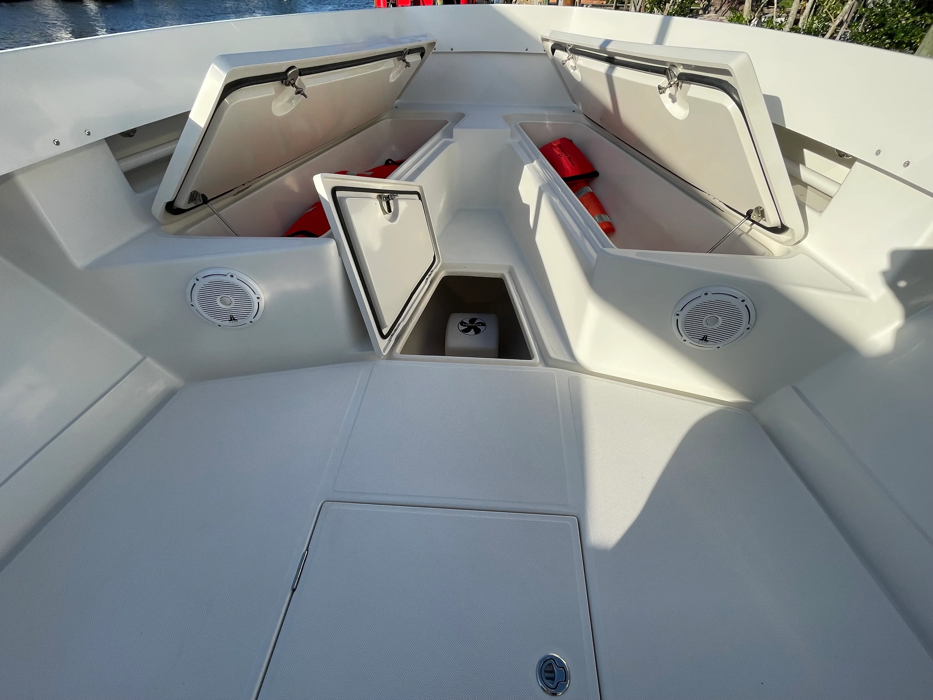 2014 Jupiter 32 CENTER CONSOLE Image Thumbnail #18