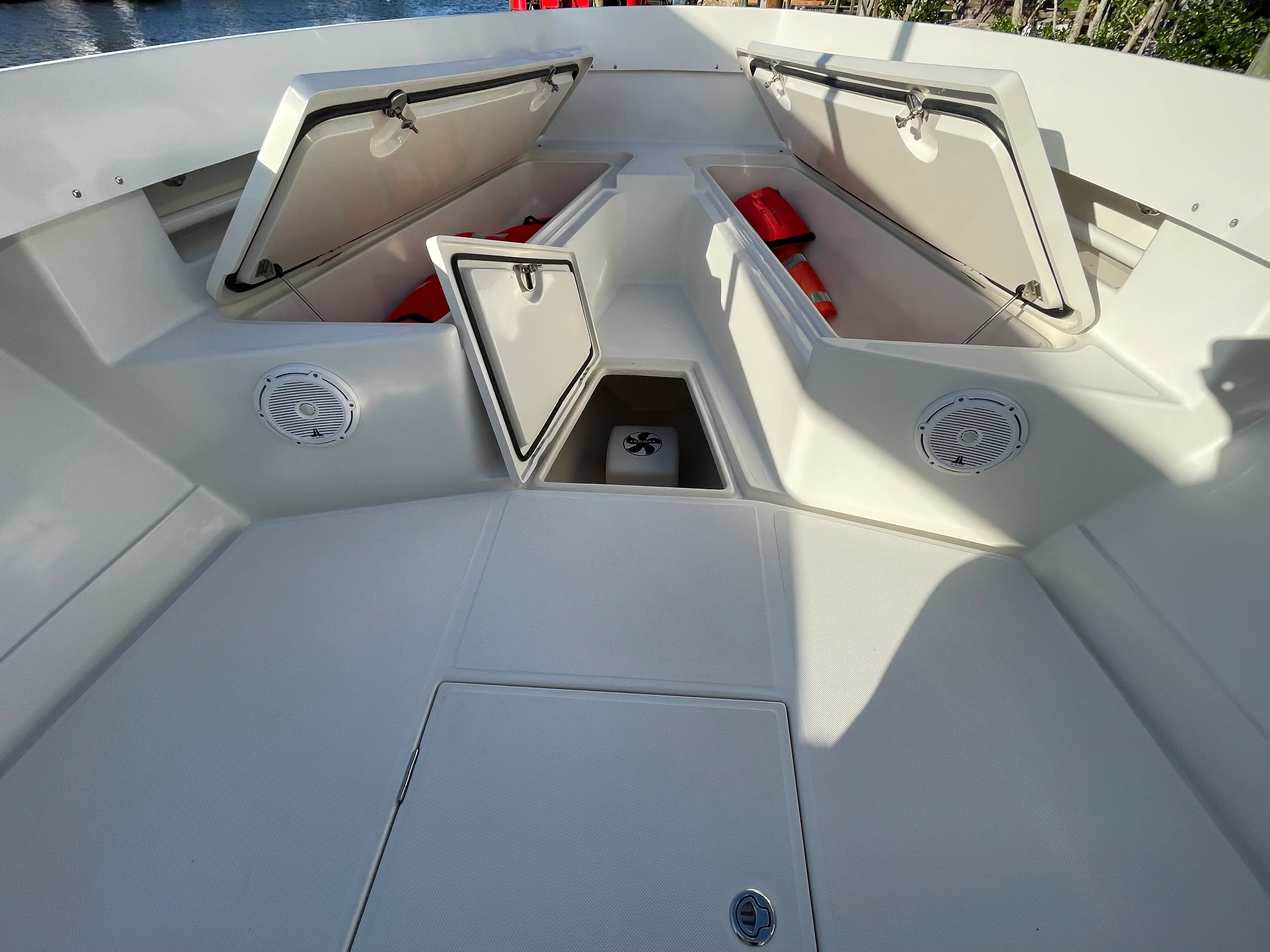 2014 Jupiter 32 CENTER CONSOLE Image Thumbnail #16