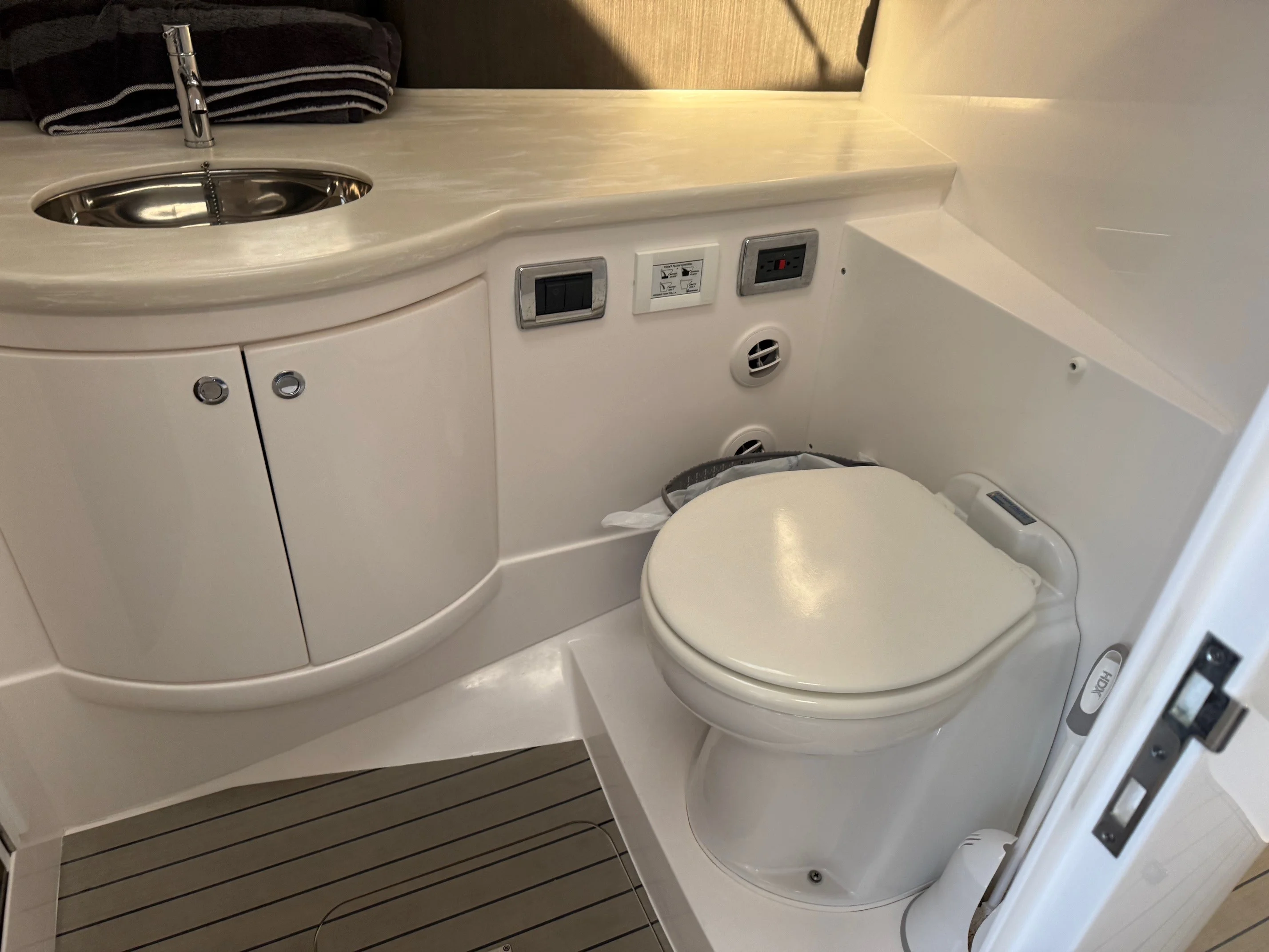 2019 Intrepid 475 SPORT YACHT Image Thumbnail #39