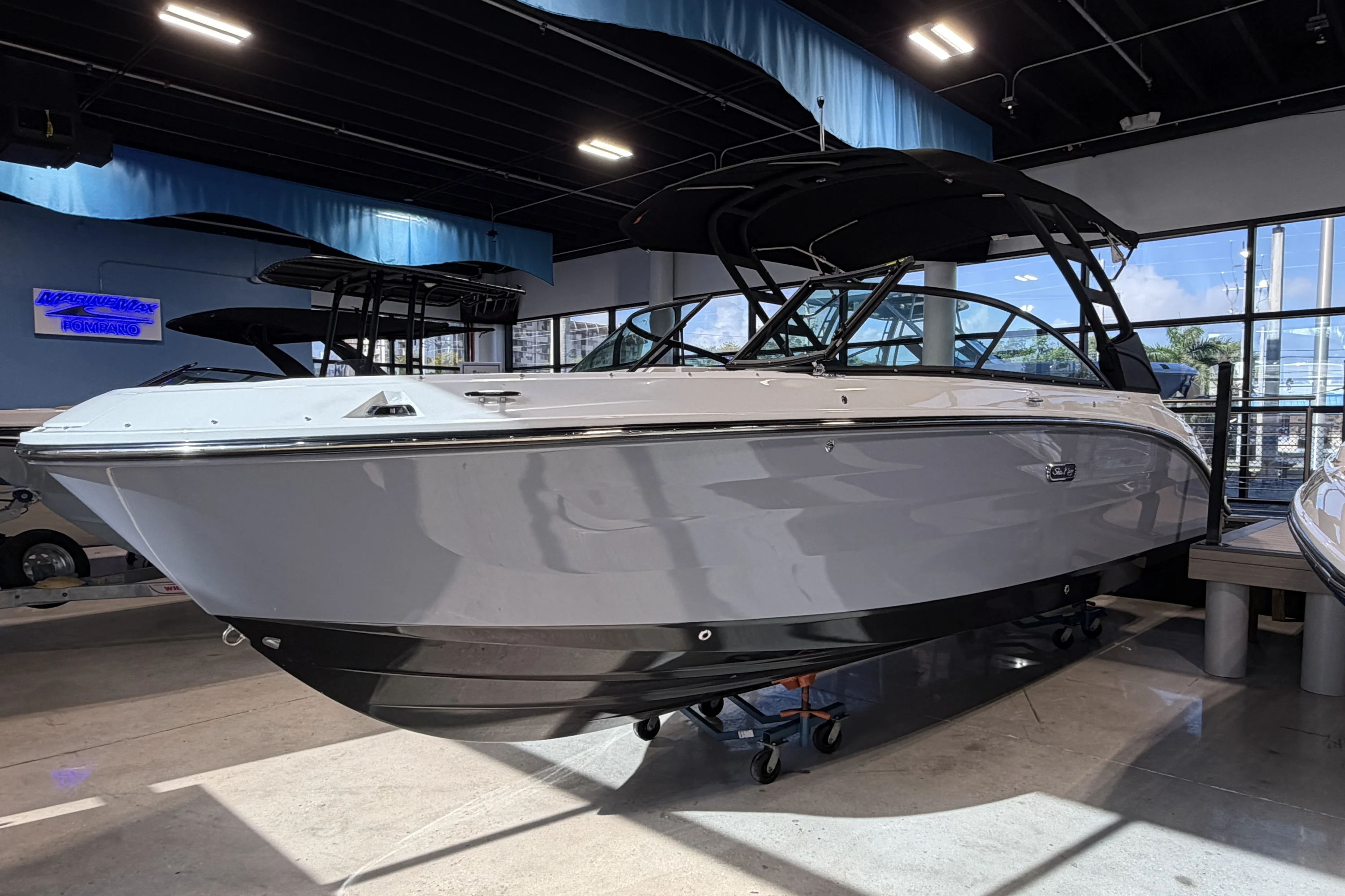 2026 Sea Ray SDX 250 Outboard Image Thumbnail #4