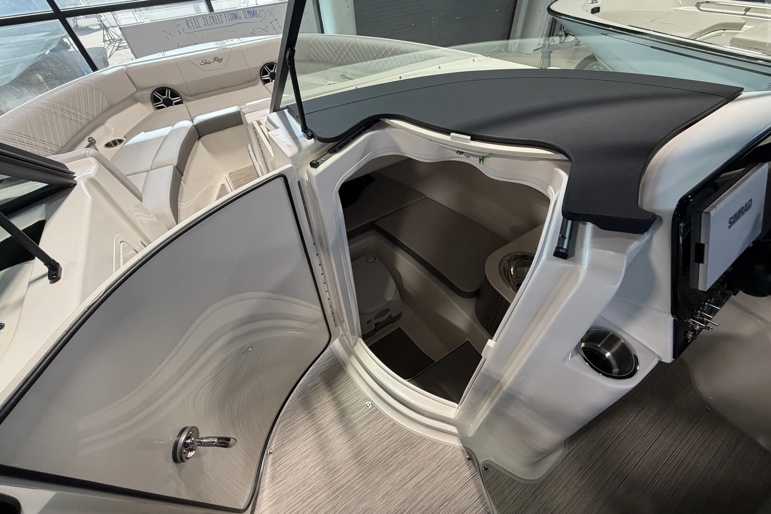 2026 Sea Ray SDX 250 Outboard Image Thumbnail #17