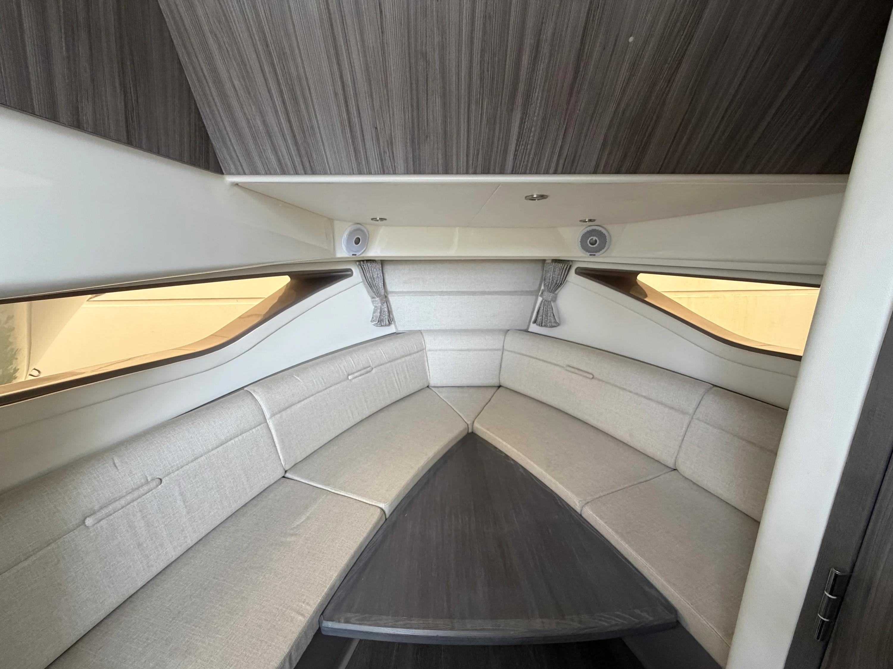 2021 Sea Ray 320 DA-OB Image Thumbnail #31