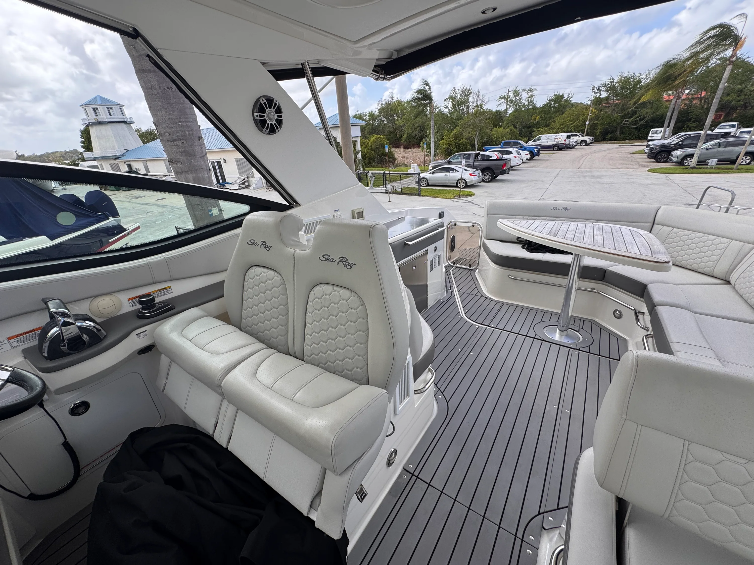 2021 Sea Ray 320 DA-OB Image Thumbnail #12
