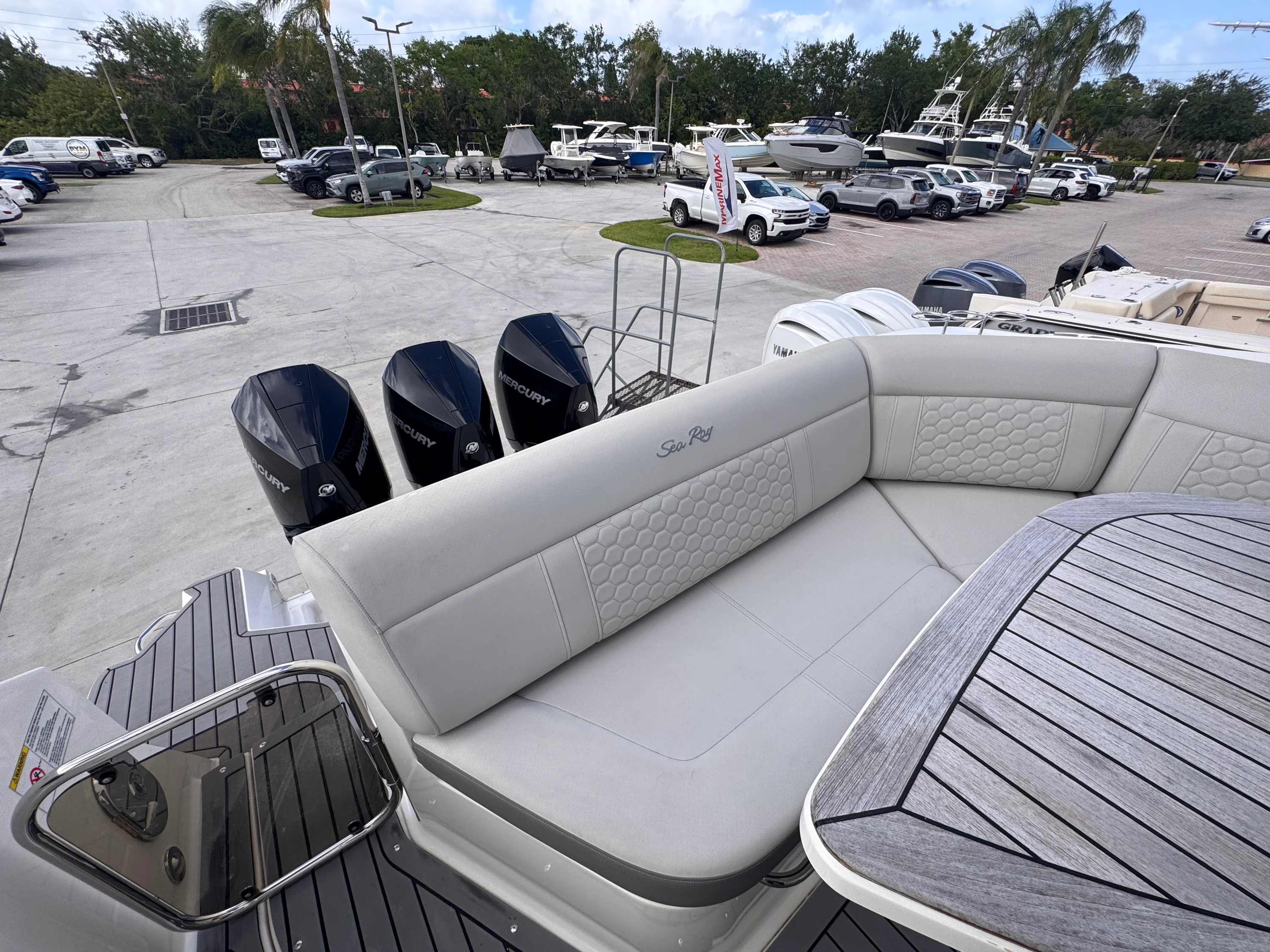 2021 Sea Ray 320 DA-OB Image Thumbnail #7
