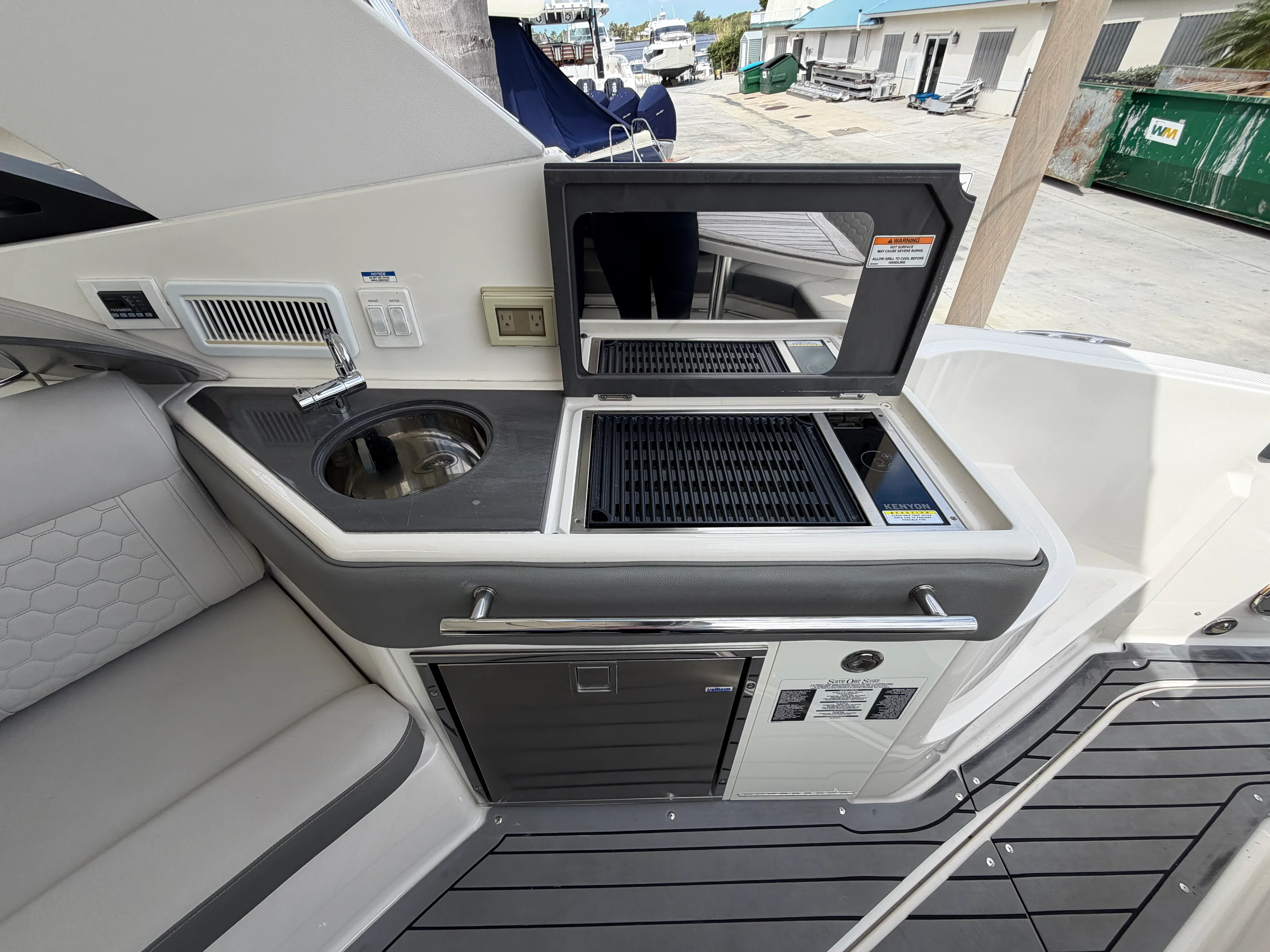 2021 Sea Ray 320 DA-OB Image Thumbnail #10