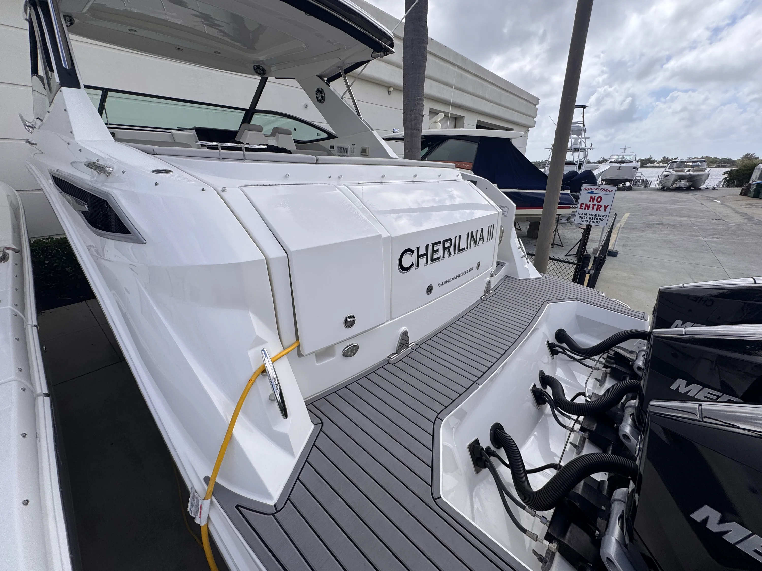 2021 Sea Ray 320 DA-OB Image Thumbnail #2