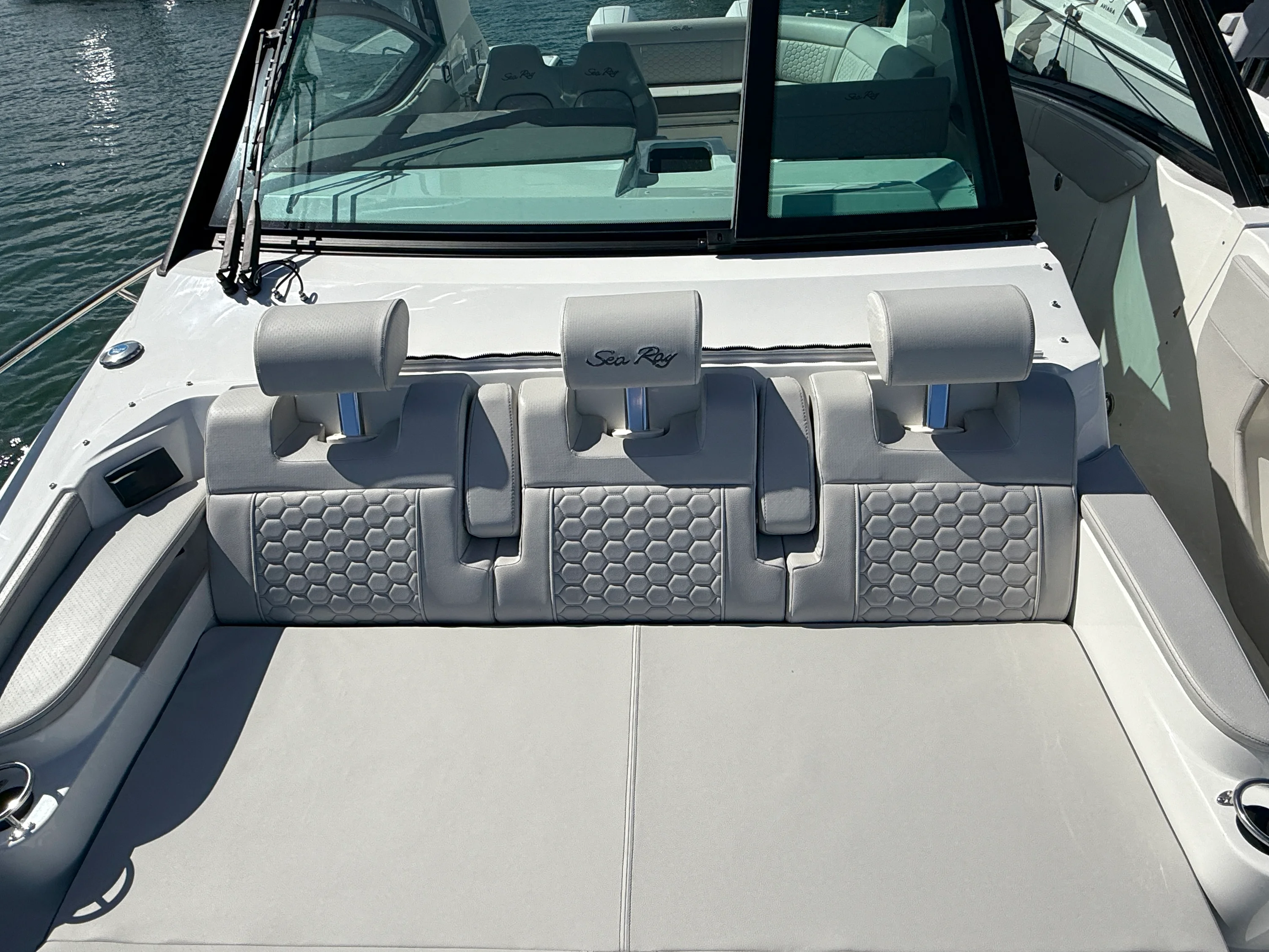 2026 Sea Ray Sundancer 320 Outboard Image Thumbnail #21