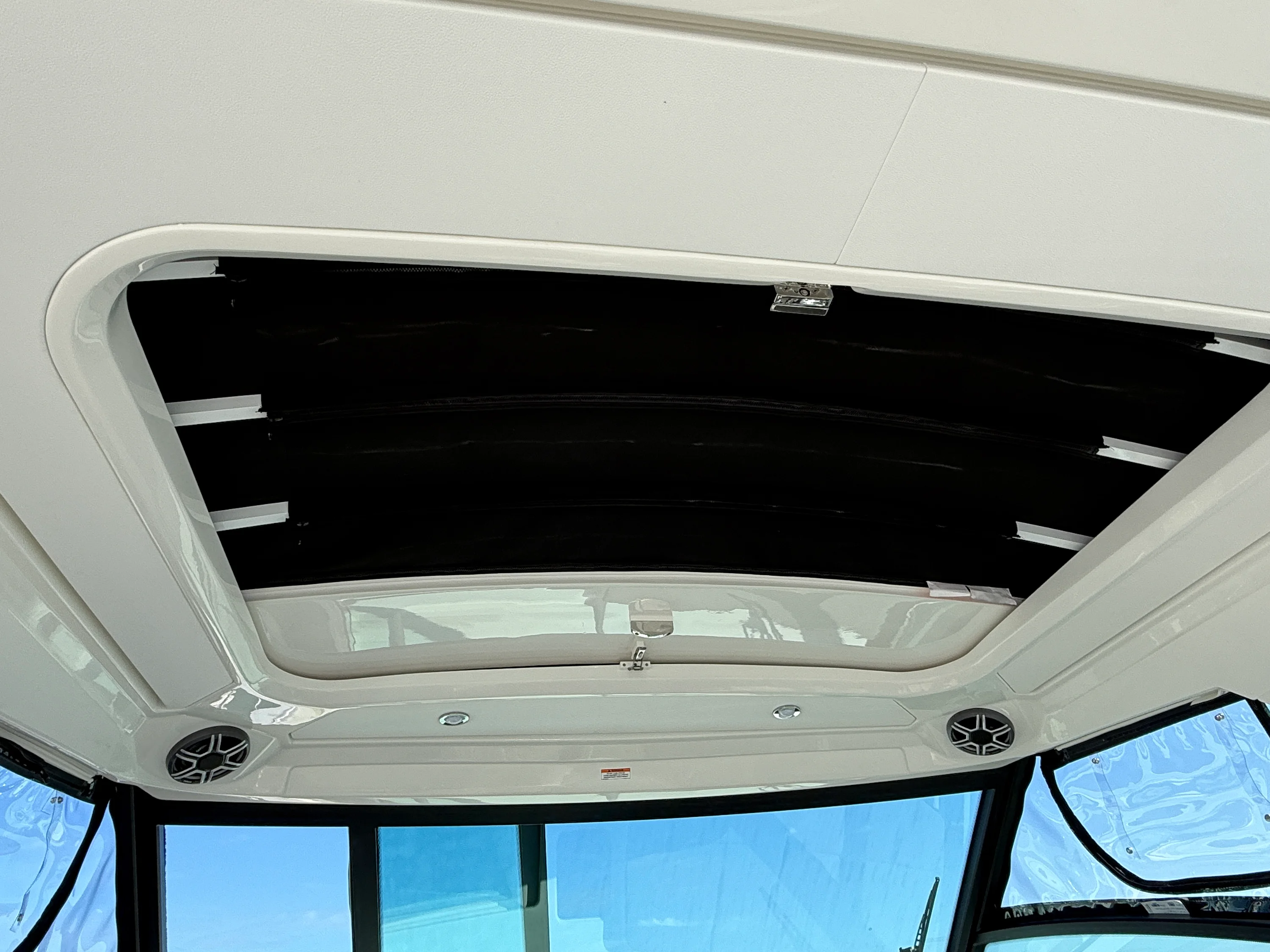 2026 Sea Ray Sundancer 320 Outboard Image Thumbnail #28