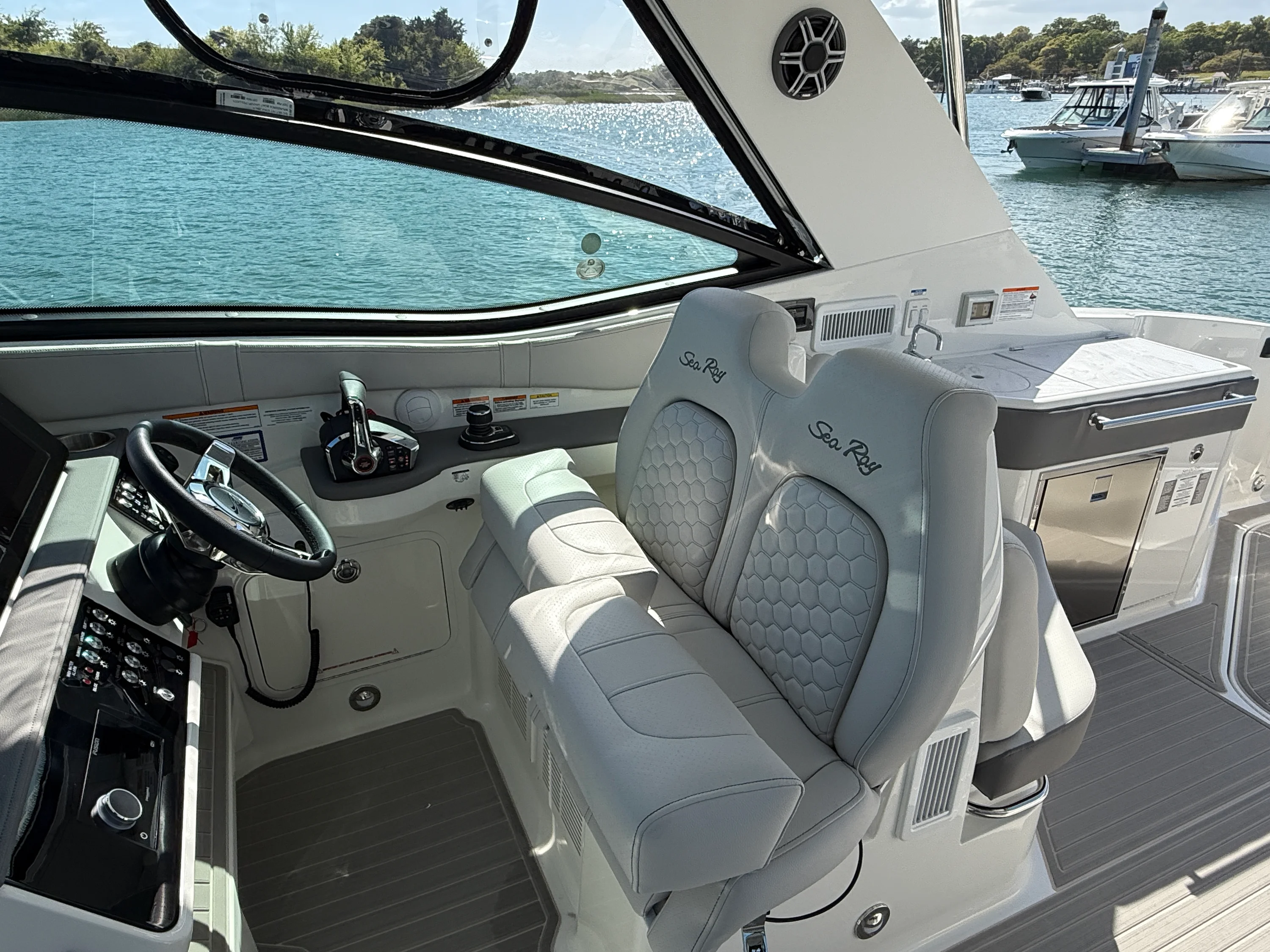2026 Sea Ray Sundancer 320 Outboard Image Thumbnail #24