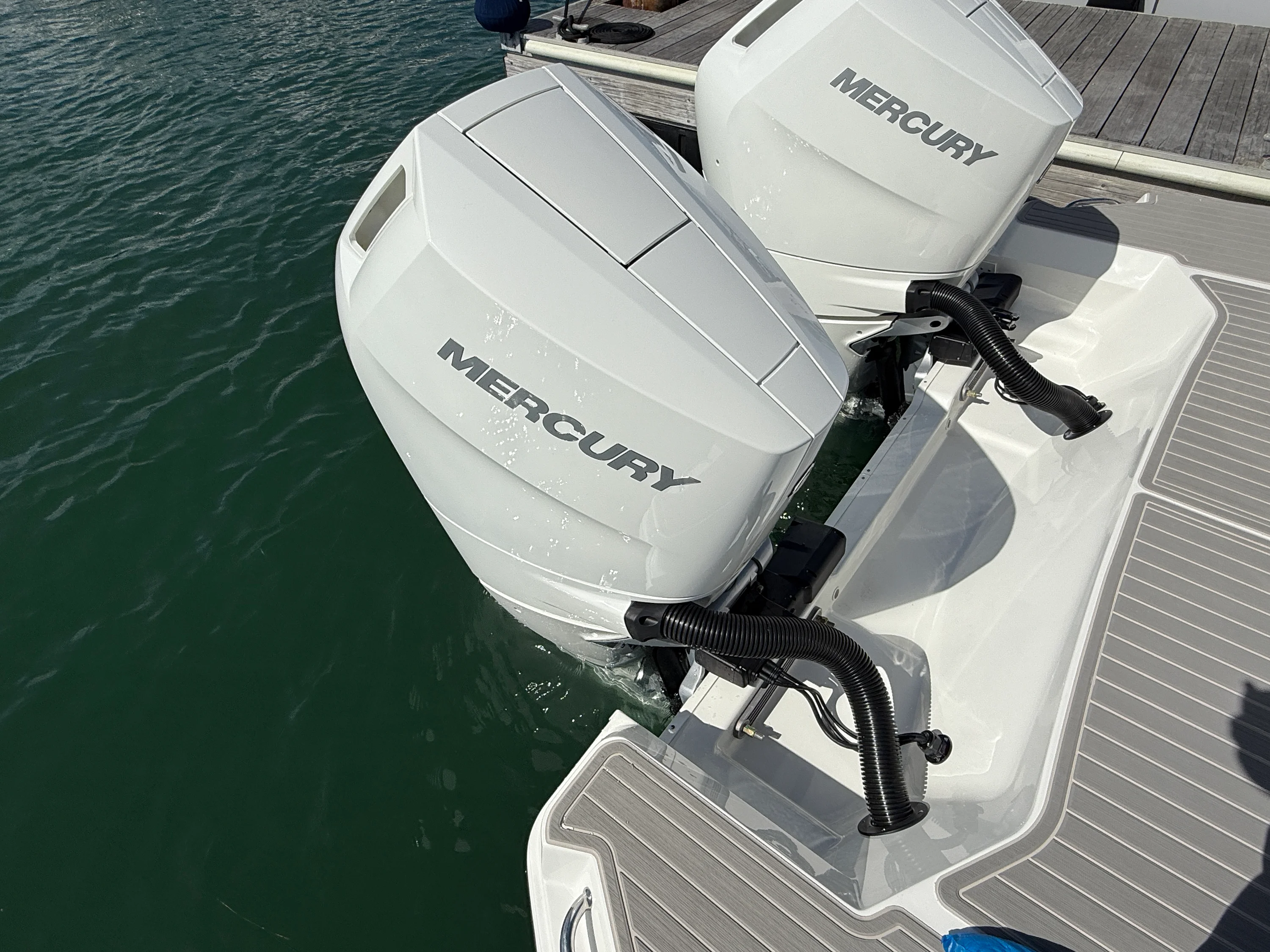 2026 Sea Ray Sundancer 320 Outboard Image Thumbnail #7