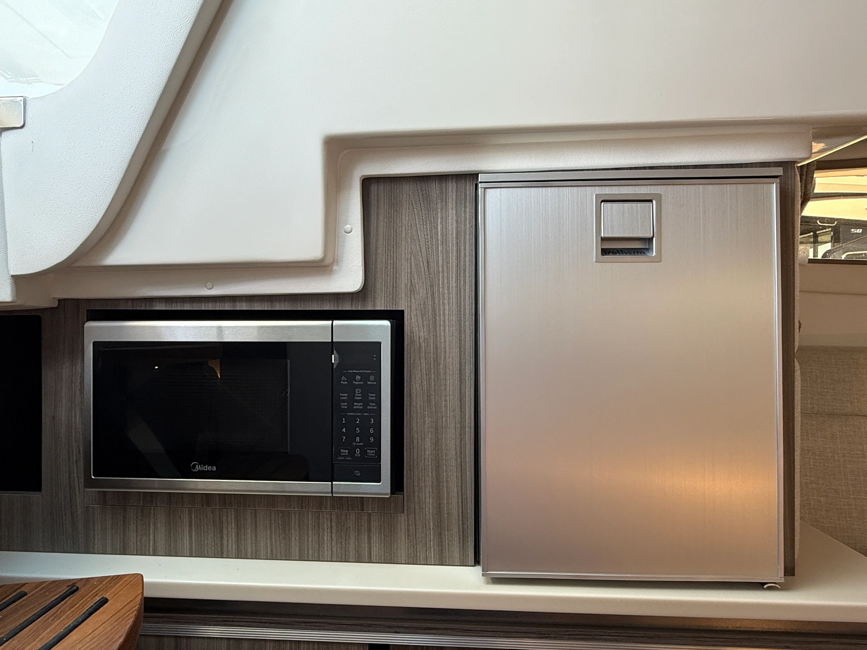 2026 Sea Ray Sundancer 320 Outboard Image Thumbnail #14