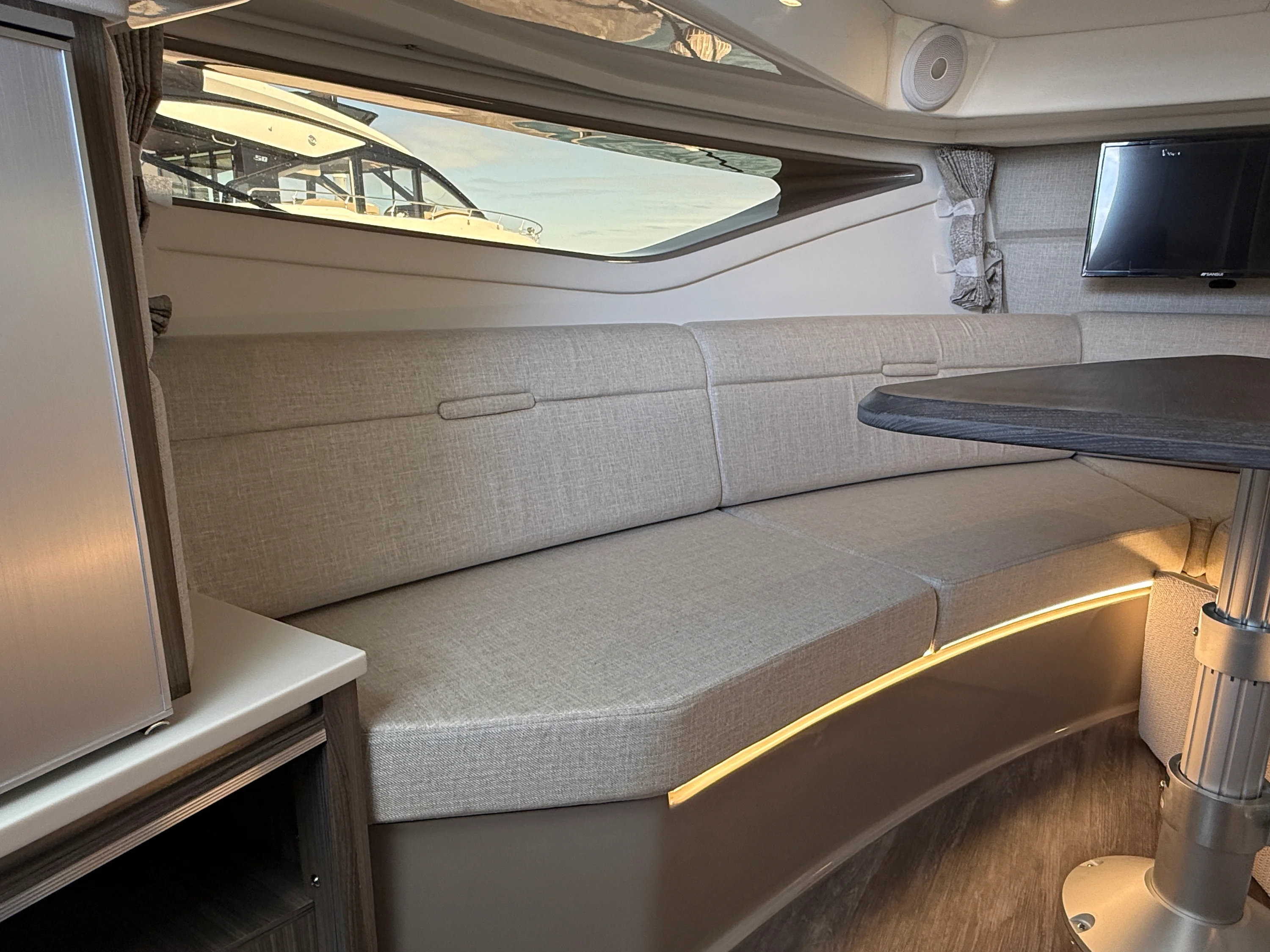 2026 Sea Ray Sundancer 320 Outboard Image Thumbnail #15