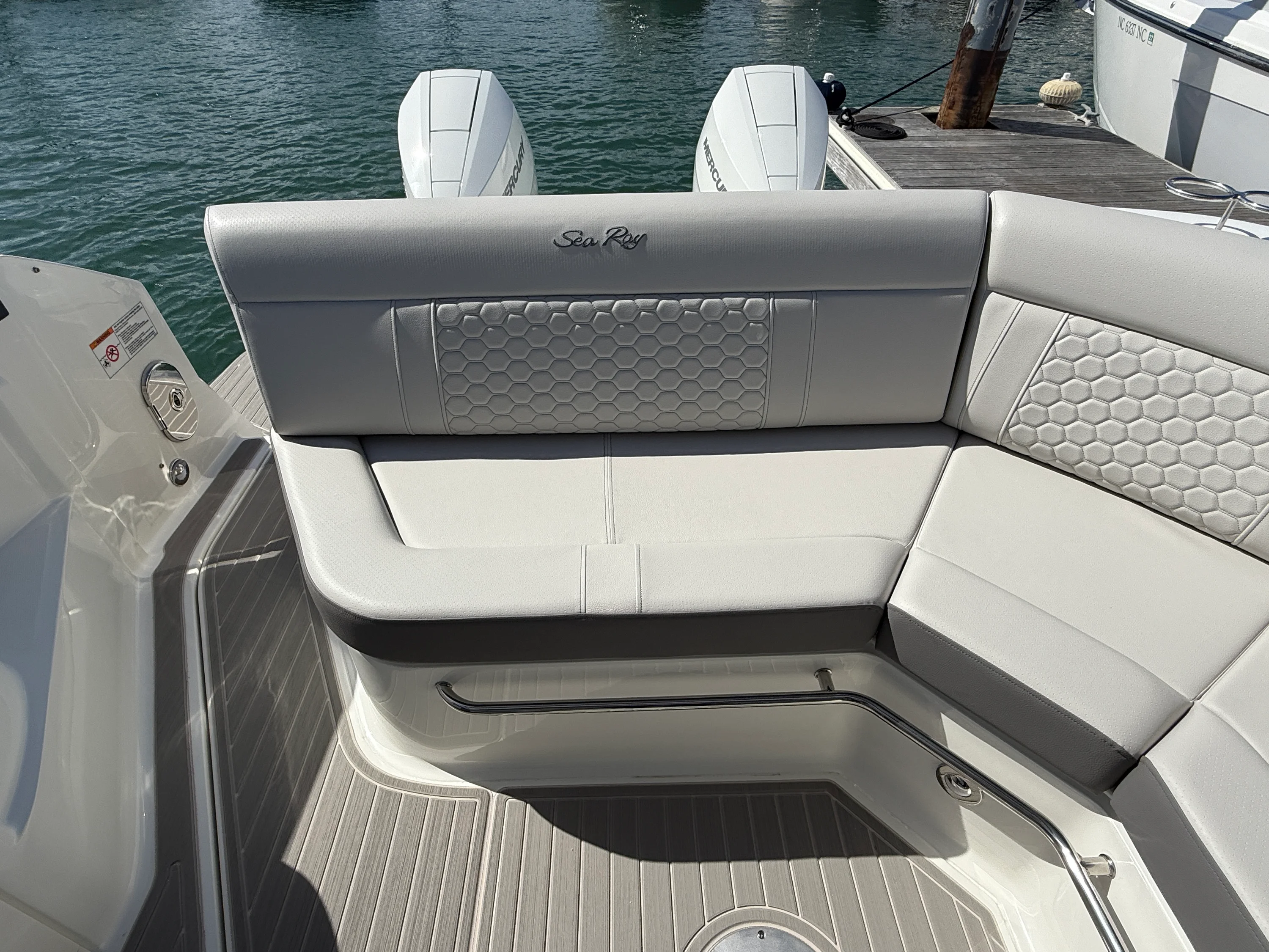 2026 Sea Ray Sundancer 320 Outboard Image Thumbnail #8