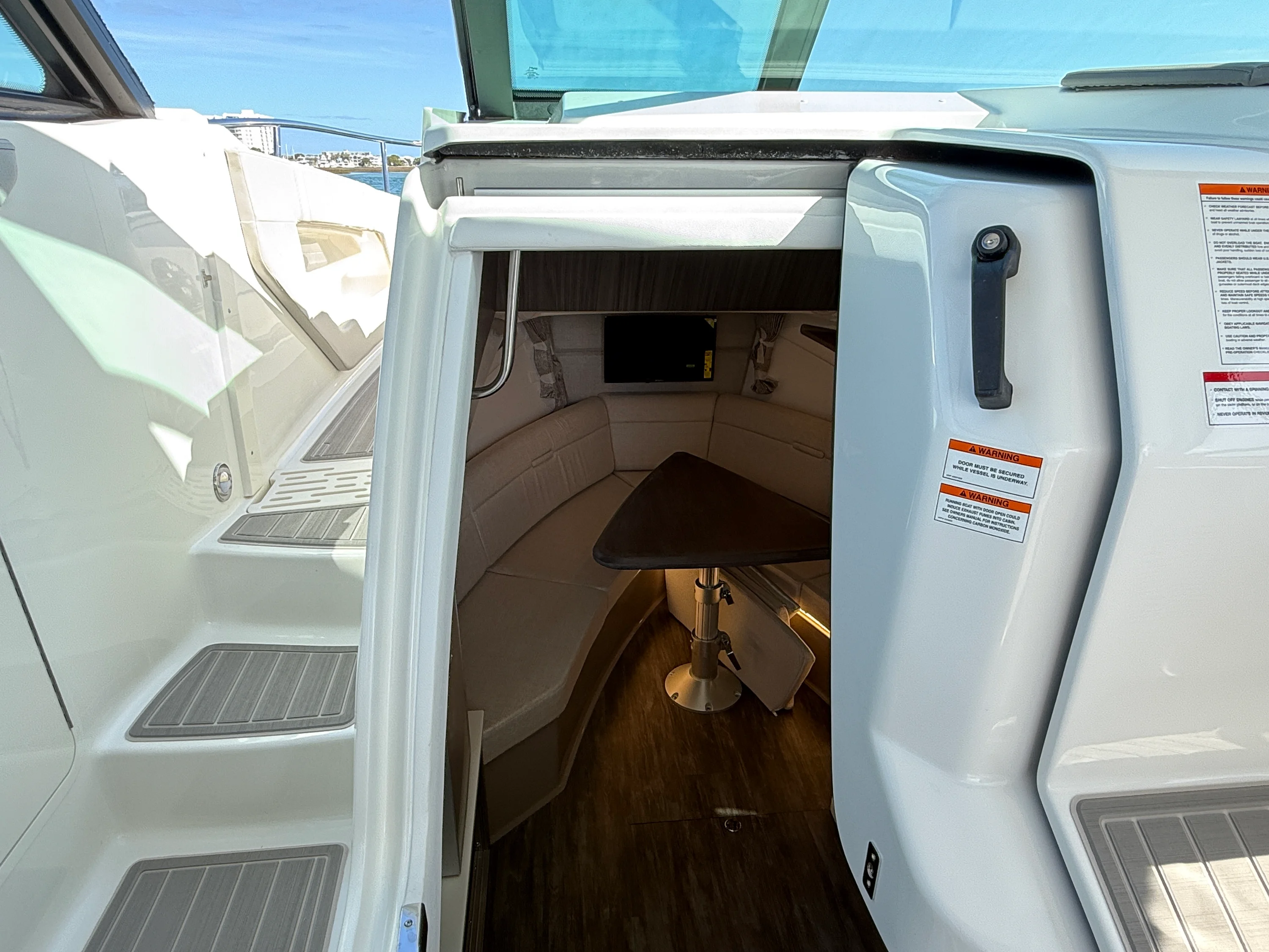 2026 Sea Ray Sundancer 320 Outboard Image Thumbnail #23