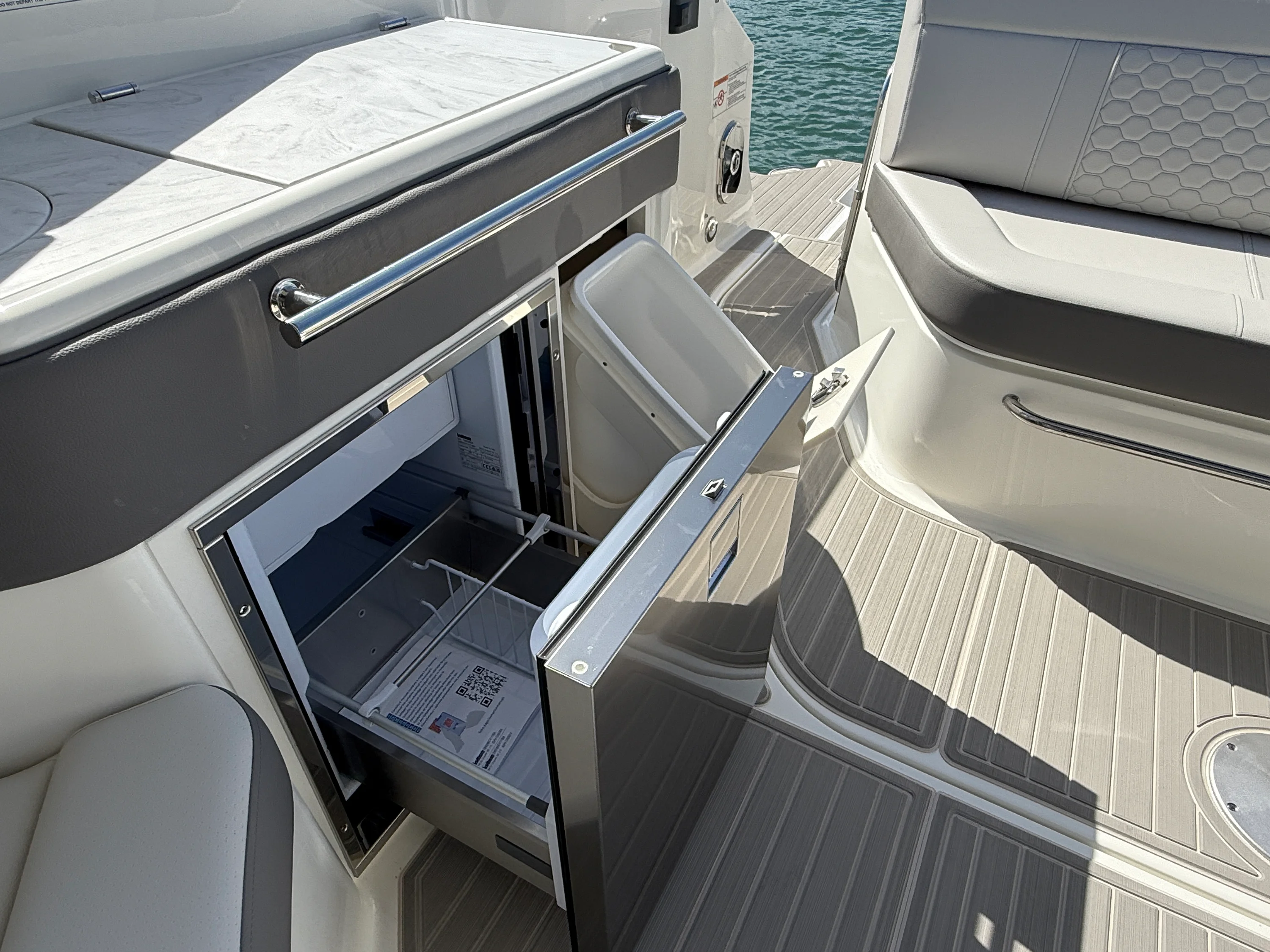 2026 Sea Ray Sundancer 320 Outboard Image Thumbnail #32