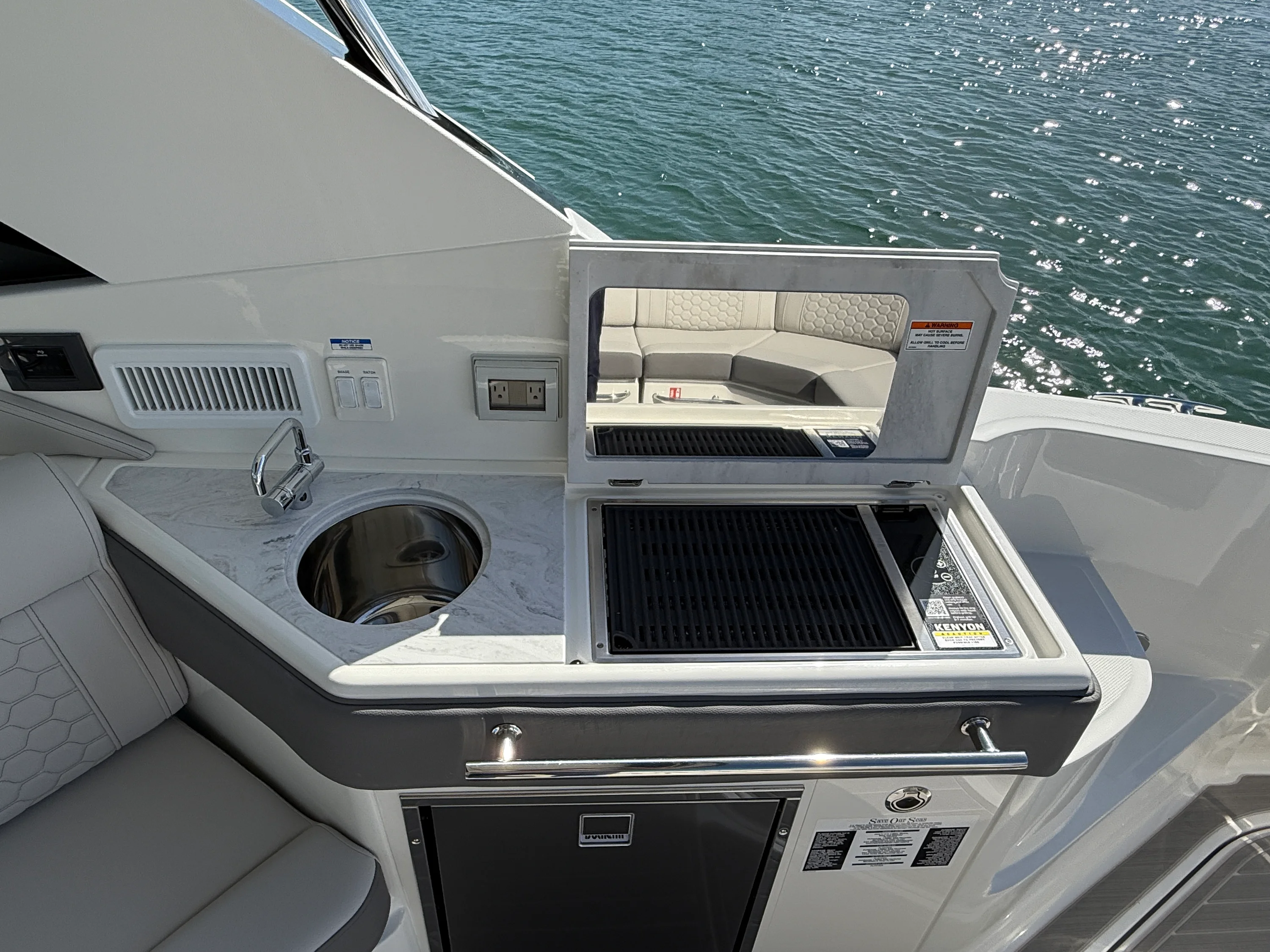 2026 Sea Ray Sundancer 320 Outboard Image Thumbnail #30