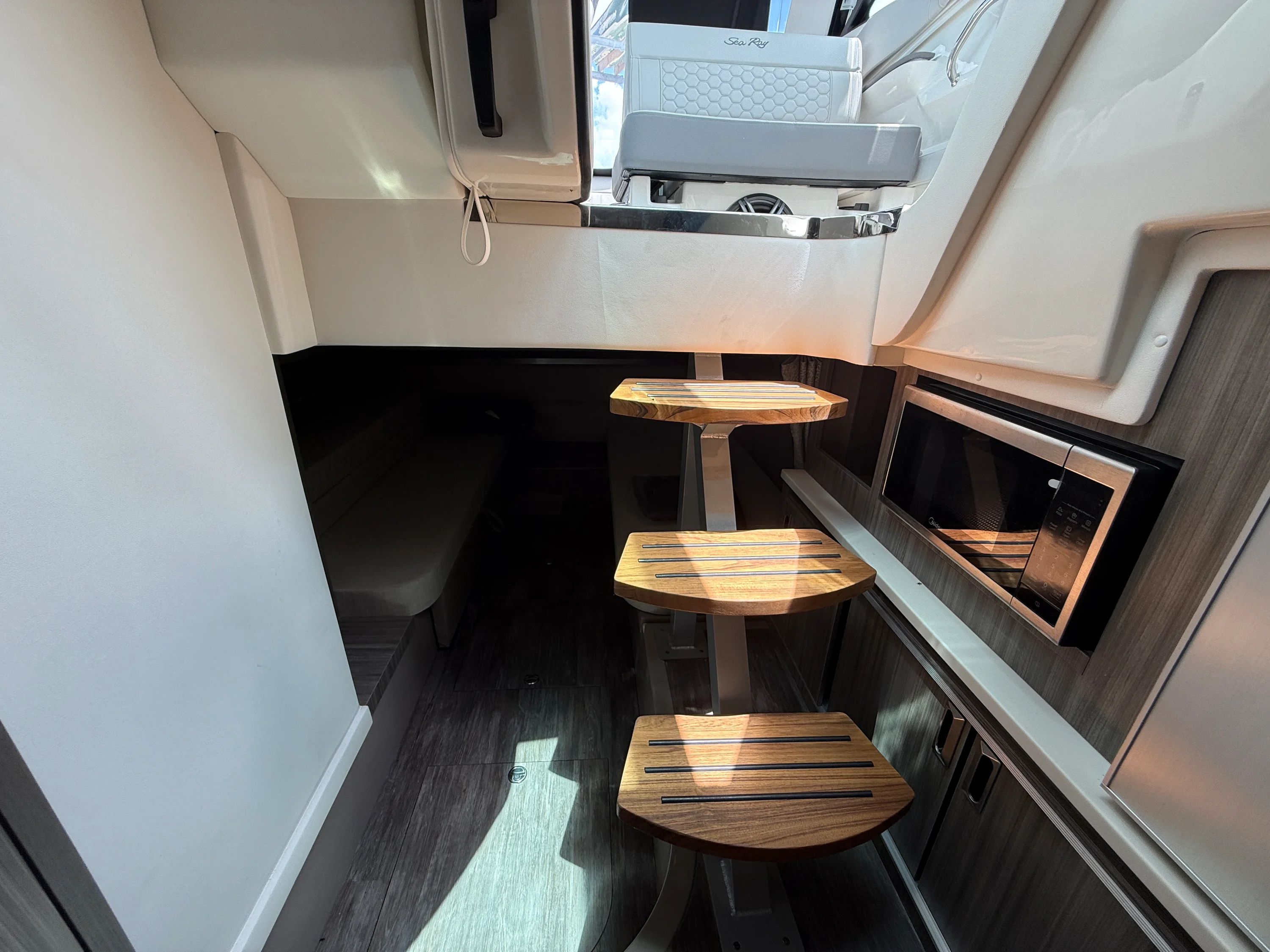 2026 Sea Ray Sundancer 320 Outboard Image Thumbnail #32