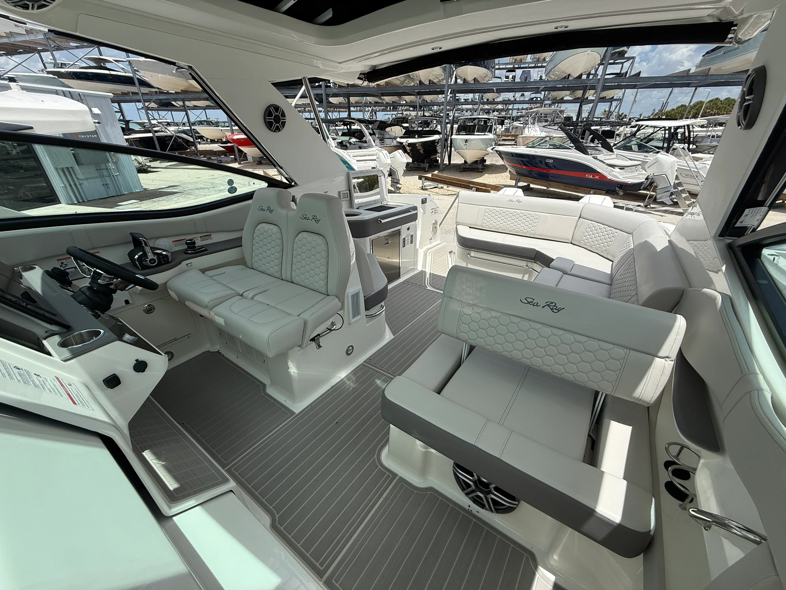 2026 Sea Ray Sundancer 320 Outboard Image Thumbnail #23