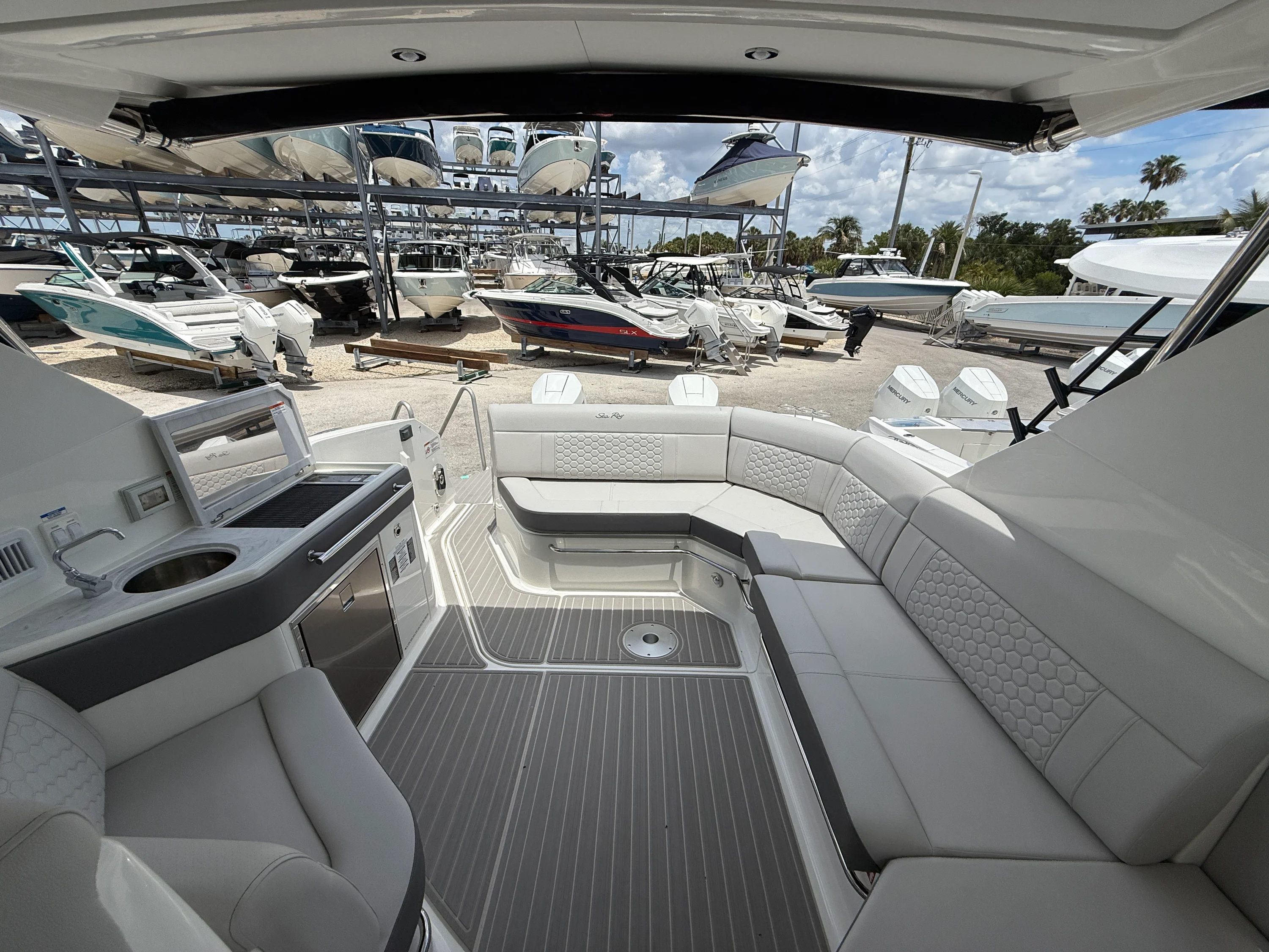 2026 Sea Ray Sundancer 320 Outboard Image Thumbnail #34