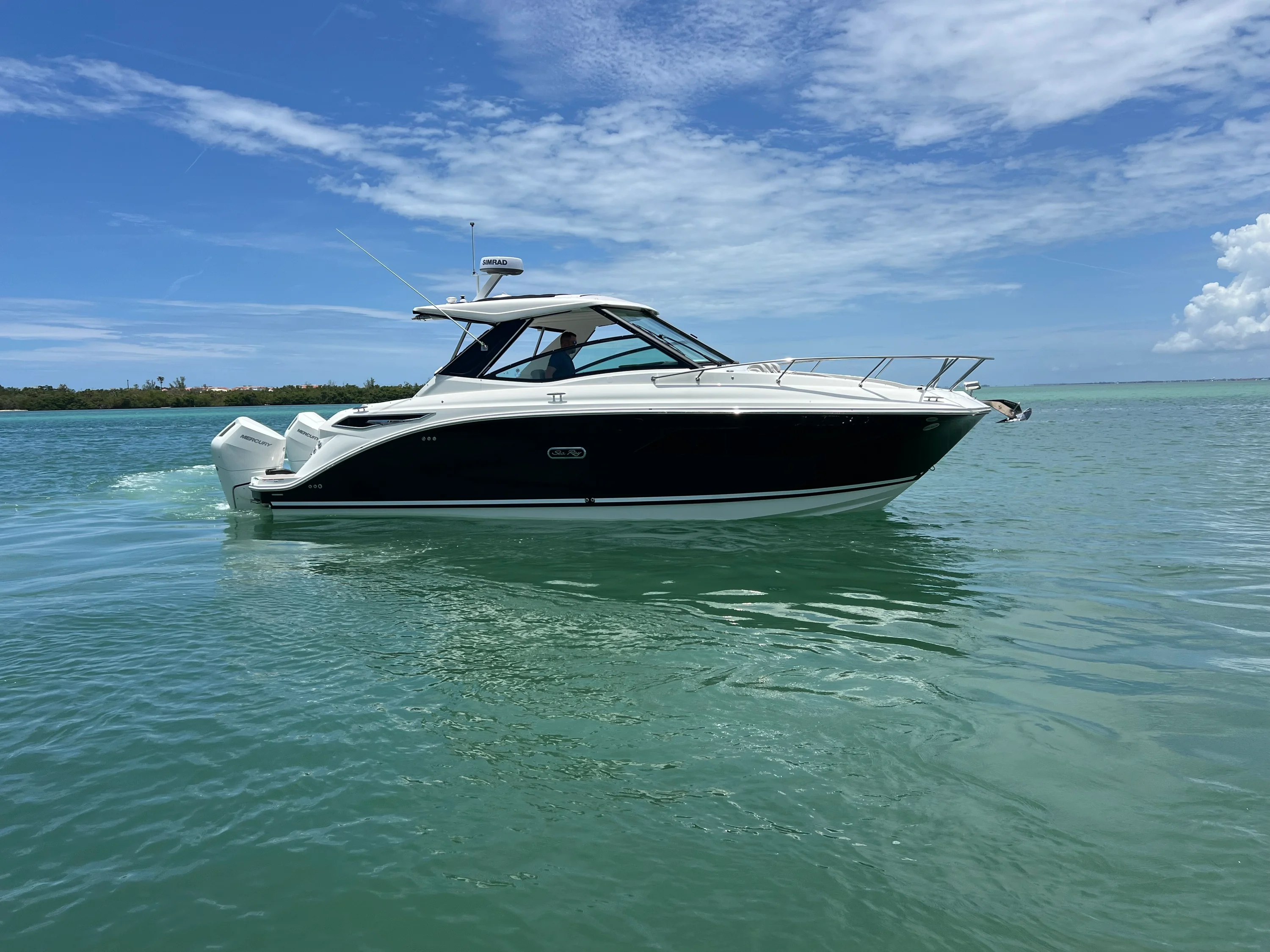 2026 Sea Ray Sundancer 320 Outboard Image Thumbnail #4