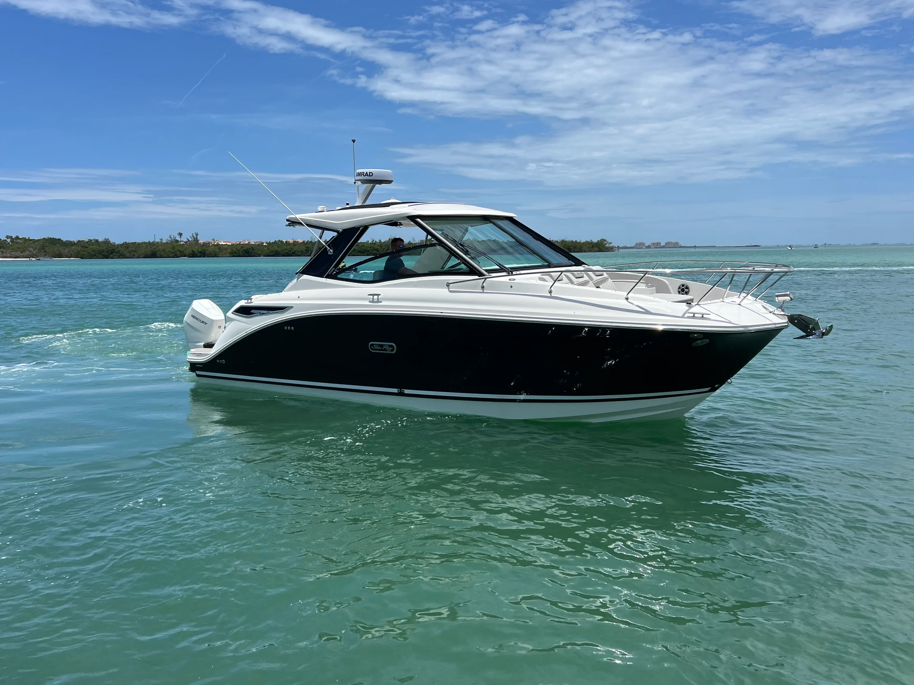 2026 Sea Ray Sundancer 320 Outboard Image Thumbnail #8