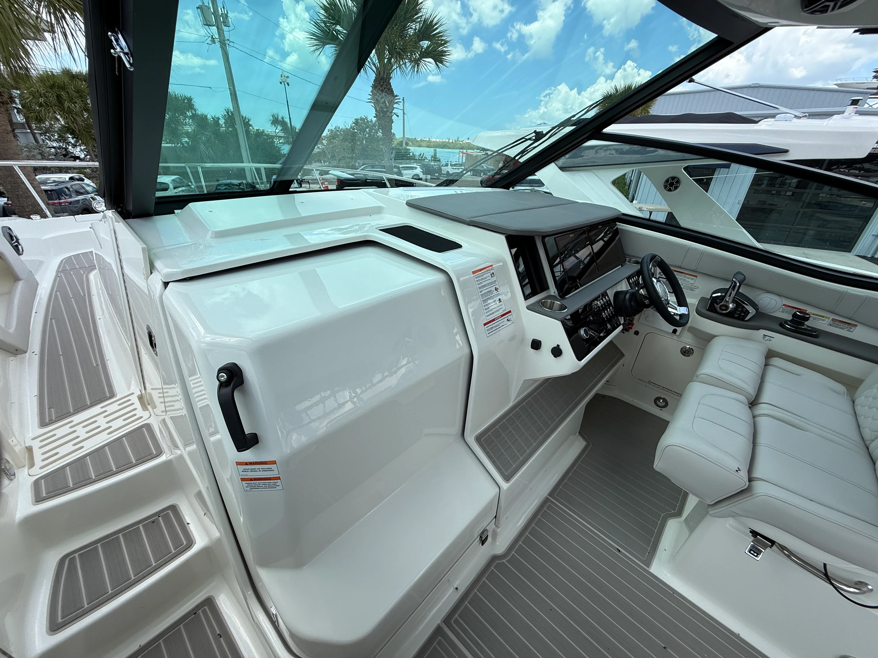 2026 Sea Ray Sundancer 320 Outboard Image Thumbnail #27