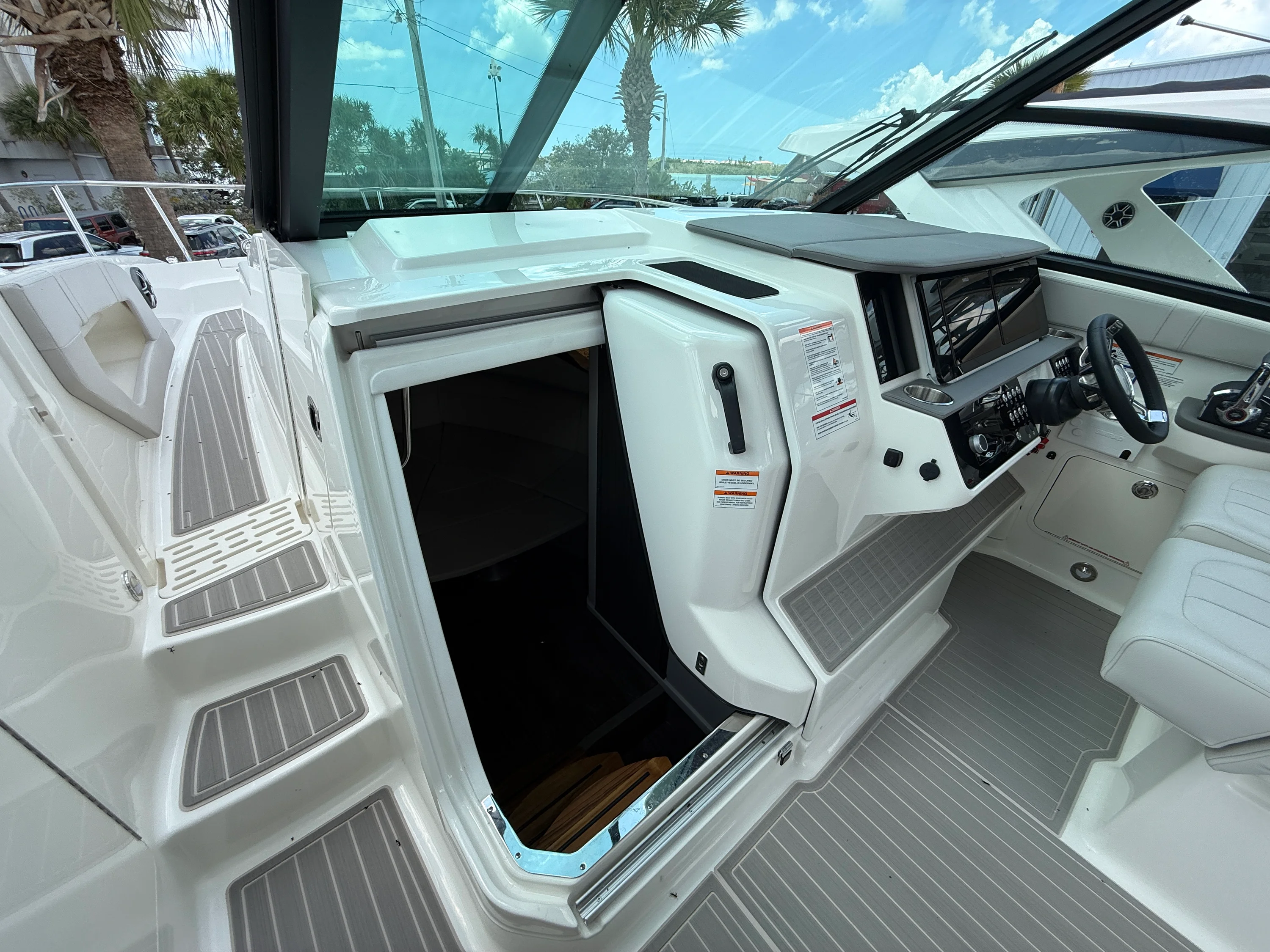 2026 Sea Ray Sundancer 320 Outboard Image Thumbnail #28