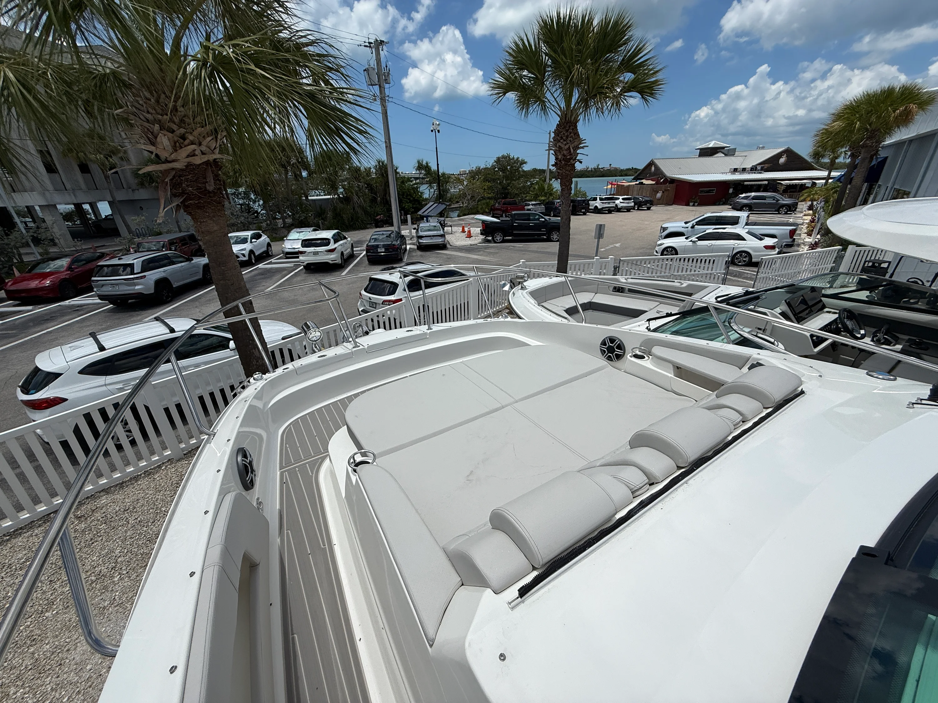 2026 Sea Ray Sundancer 320 Outboard Image Thumbnail #22