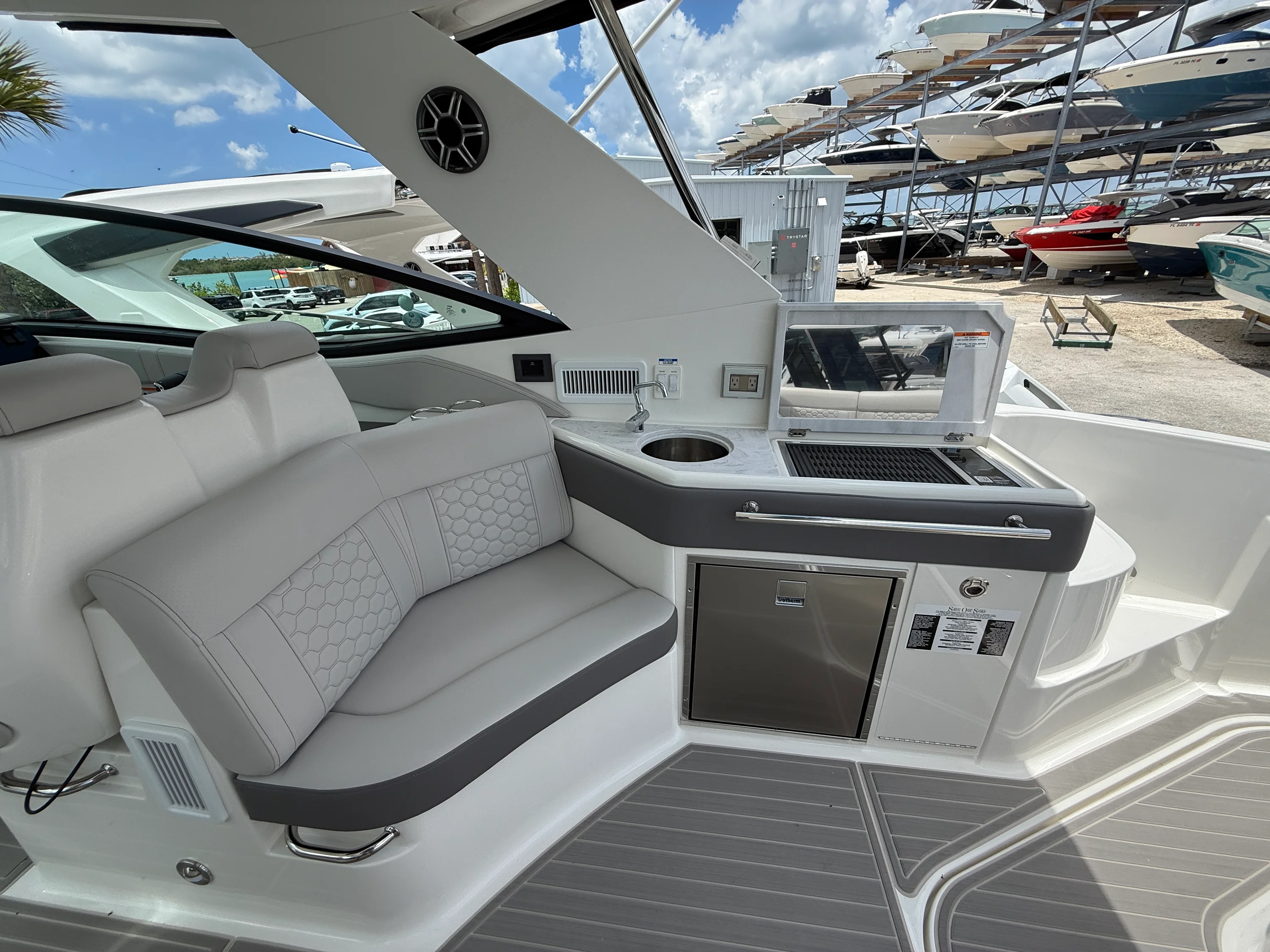2026 Sea Ray Sundancer 320 Outboard Image Thumbnail #35