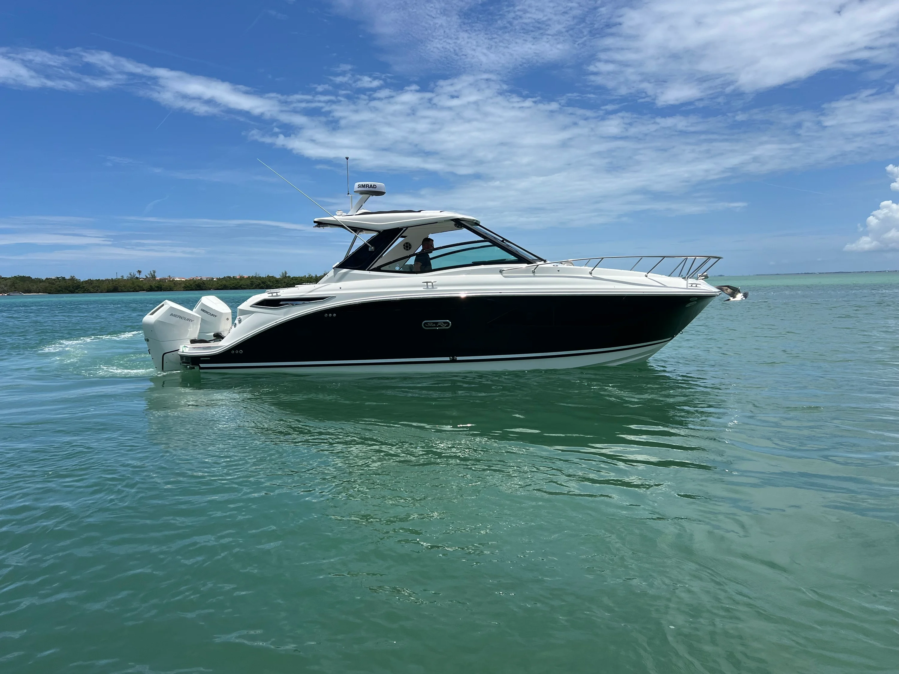 2026 Sea Ray Sundancer 320 Outboard Image Thumbnail #2